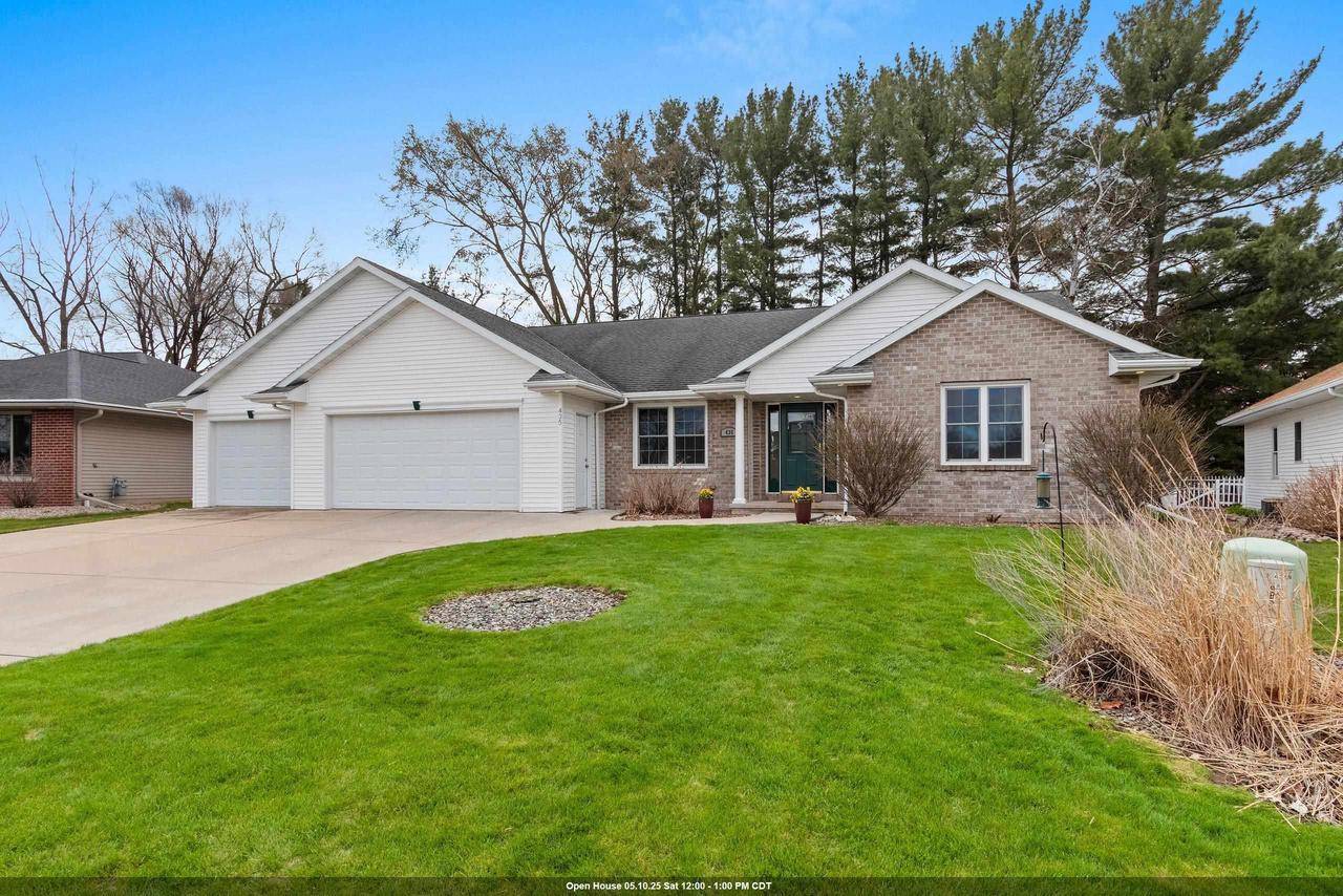 Green Bay, WI 54311,435 MEADOW WIND DRIVE