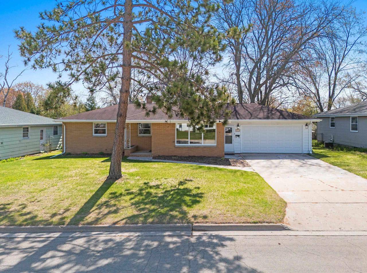 Green Bay, WI 54304,1443 ROSALIE LANE