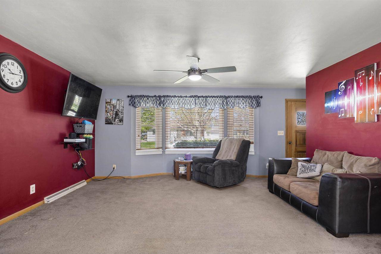 Neenah, WI 54956,830 BETTY AVENUE
