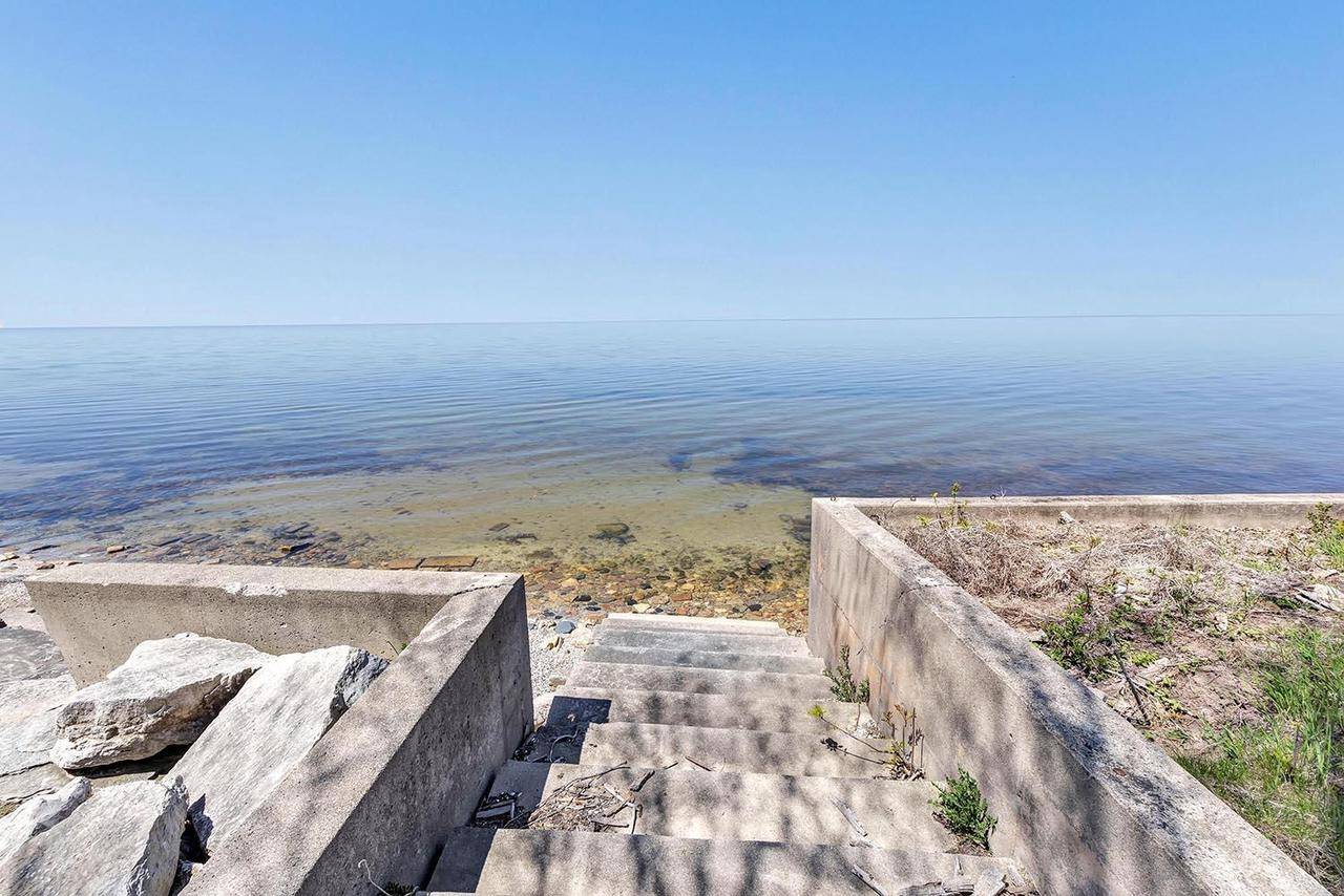 Luxemburg, WI 54217,381 BREEZY ACRES