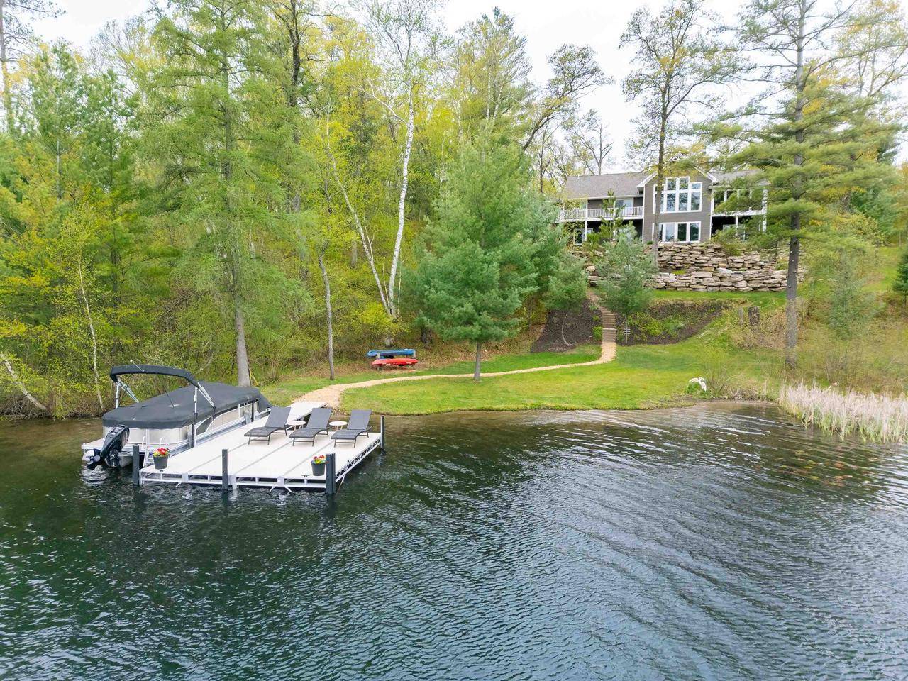 Crivitz, WI 54114,W12900 W SHORE DRIVE