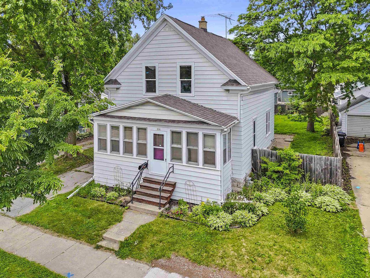 Oshkosh, WI 54902,914 W 5TH AVENUE
