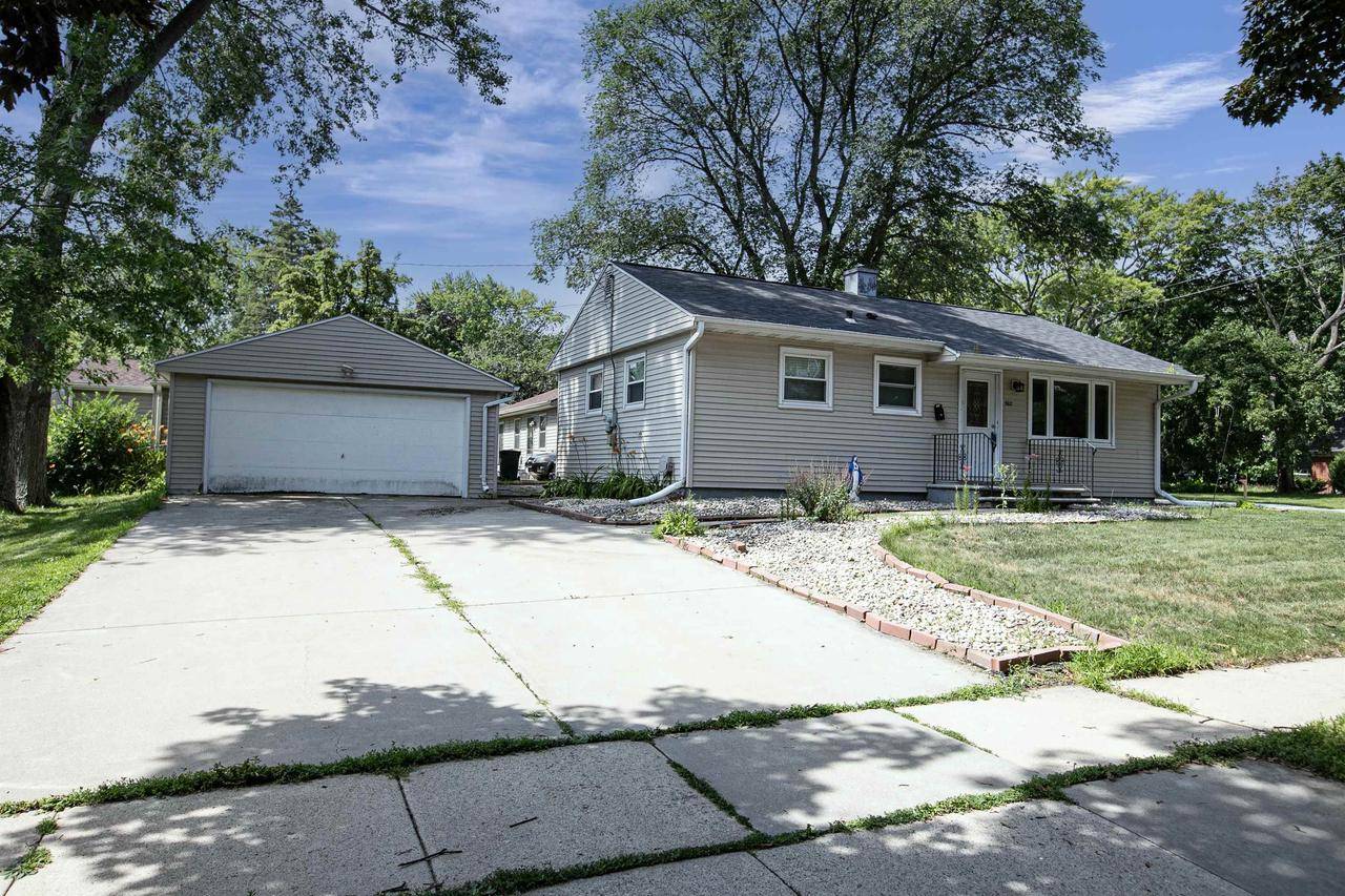 Green Bay, WI 54301,502 CLOVER LANE