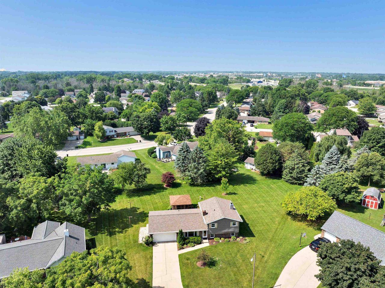 Green Bay, WI 54303,1899 S BEAVER TRAIL DRIVE