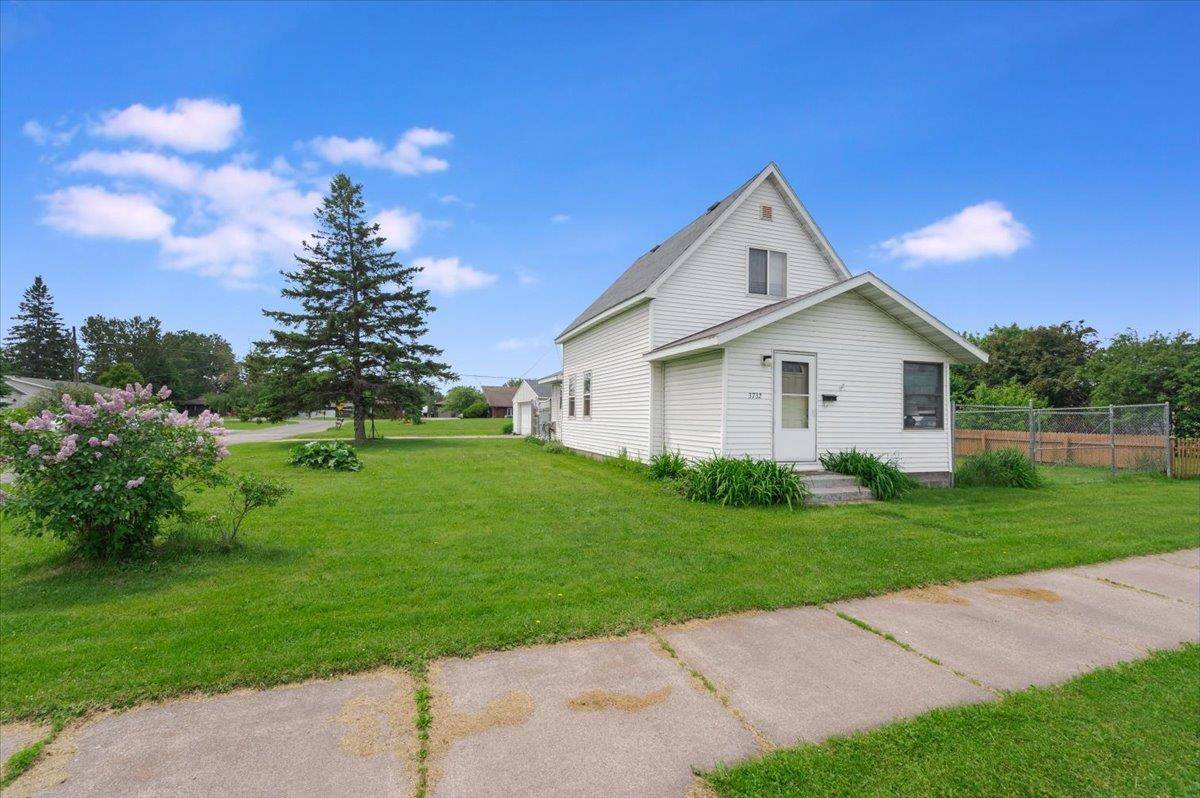 Superior, WI 54880,3732 E 6th St
