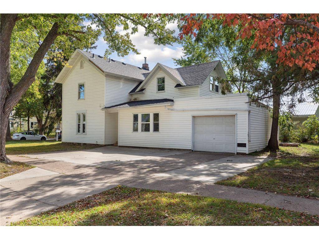 River Falls, WI 54022,203 S 4th Street