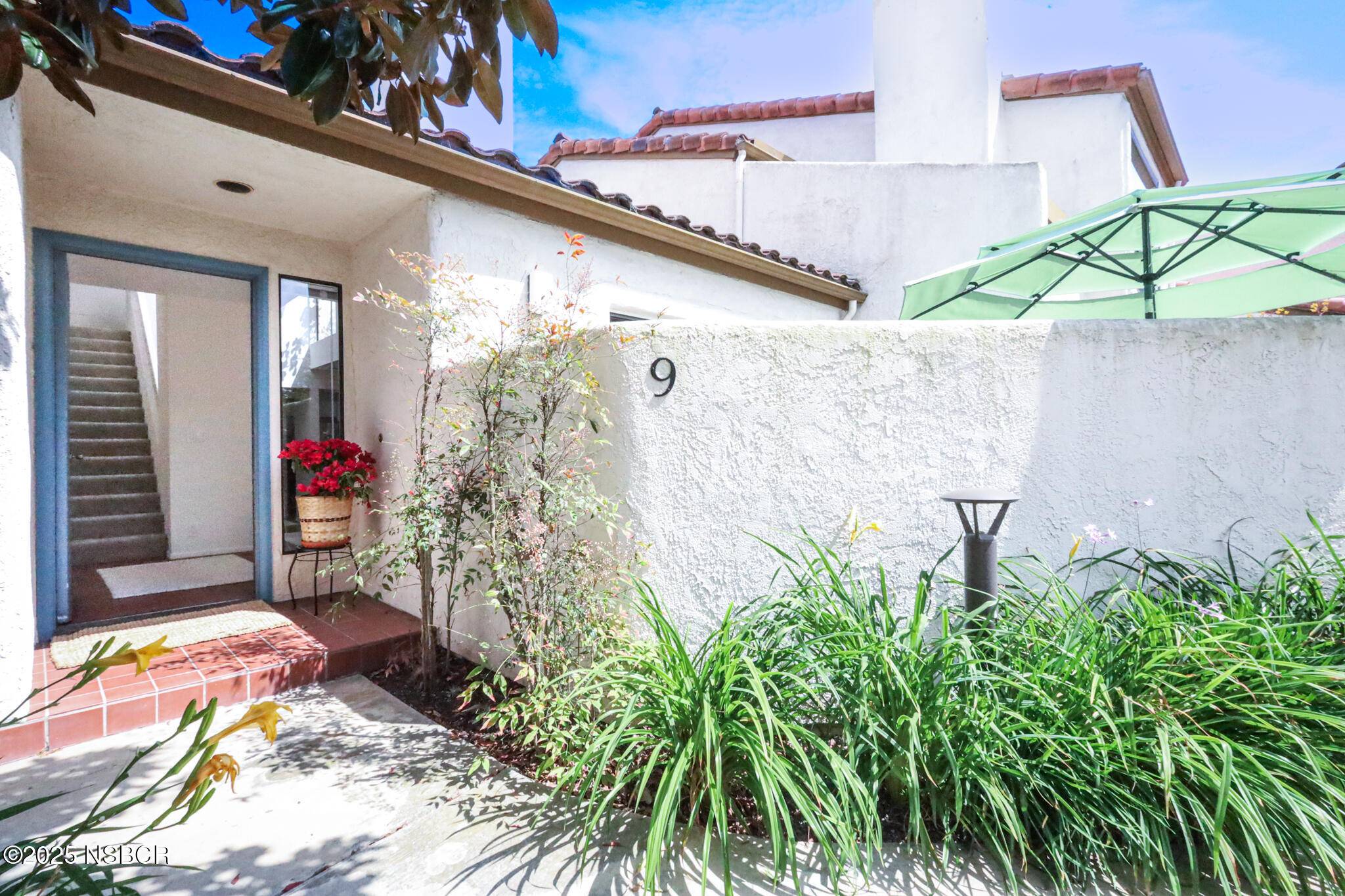 Santa Barbara, CA 93109,2051 Cliff Drive #09