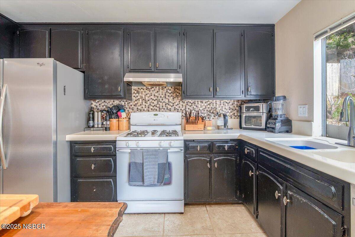 Lompoc, CA 93436,1116 E Hickory Avenue