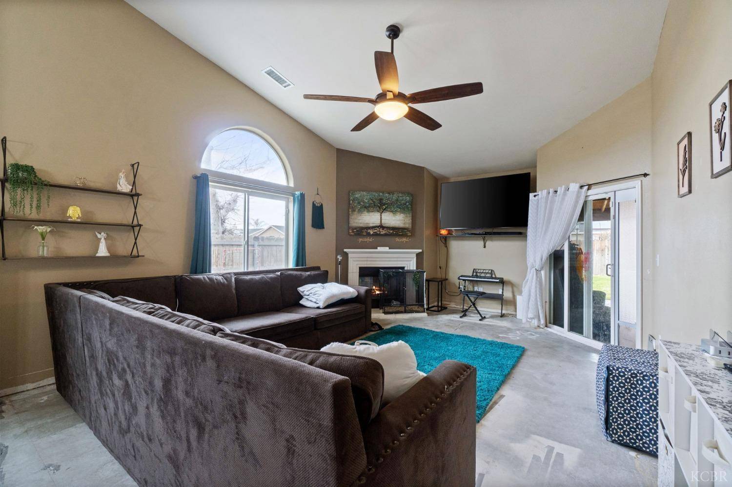Lemoore, CA 93245,912 Apple Avenue