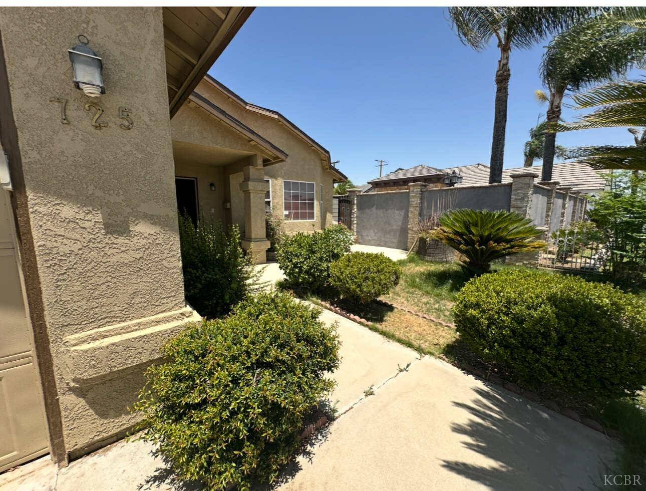Delano, CA 93215,725 18TH Place