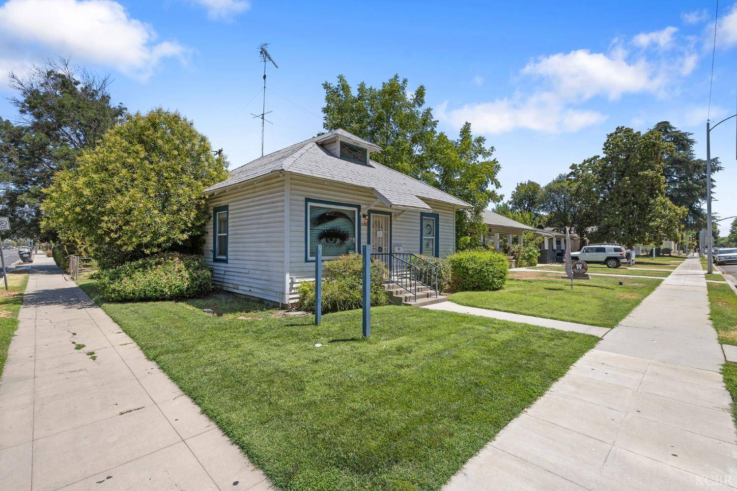 Visalia, CA 93291,920 W Main Street