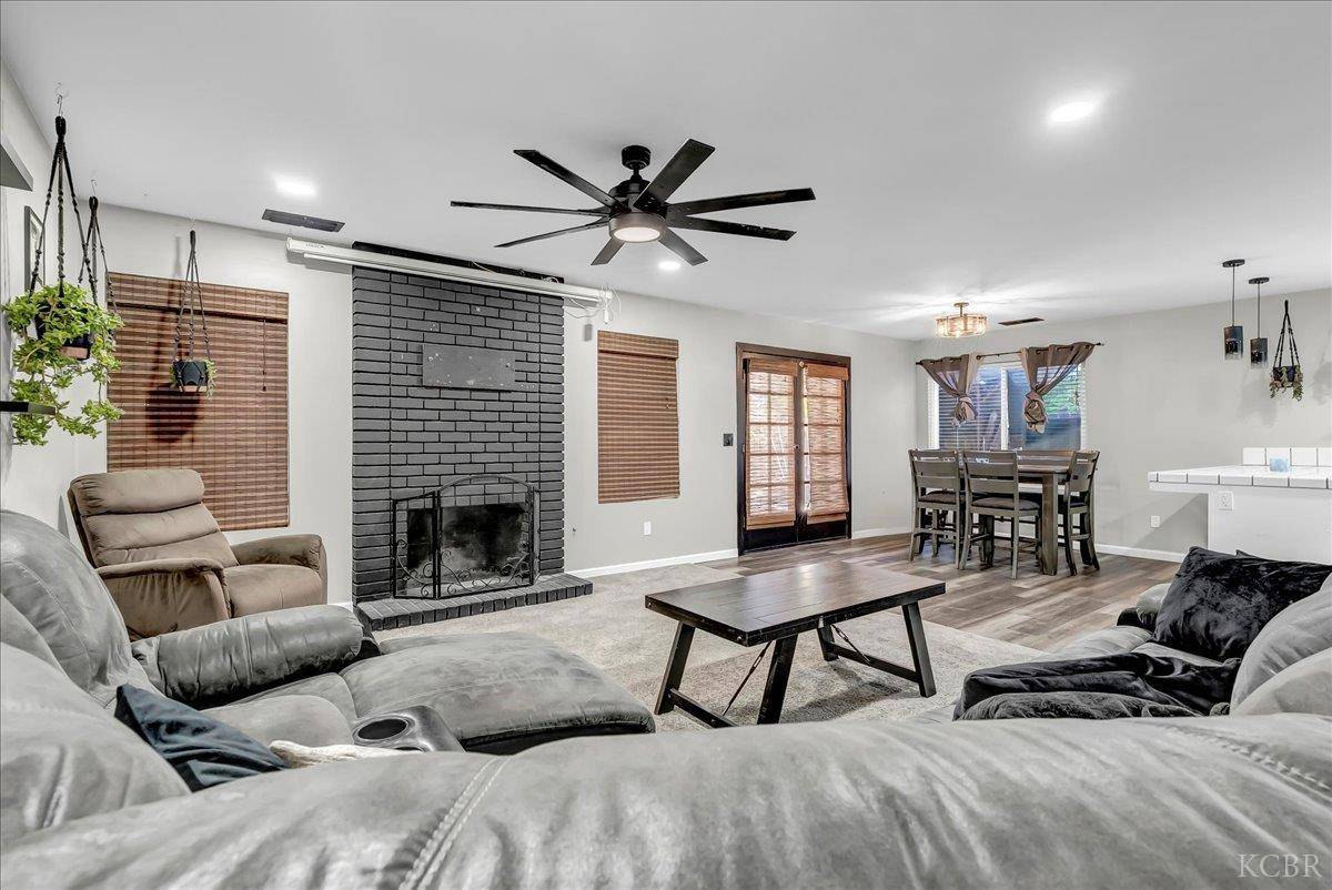 Hanford, CA 93230,956 E Clover Lane