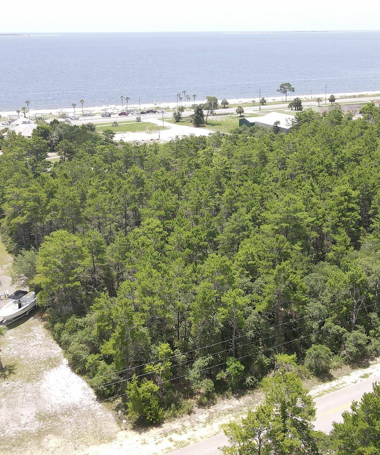 Carrabelle, FL 32322,1866 LIGHTHOUSE Road