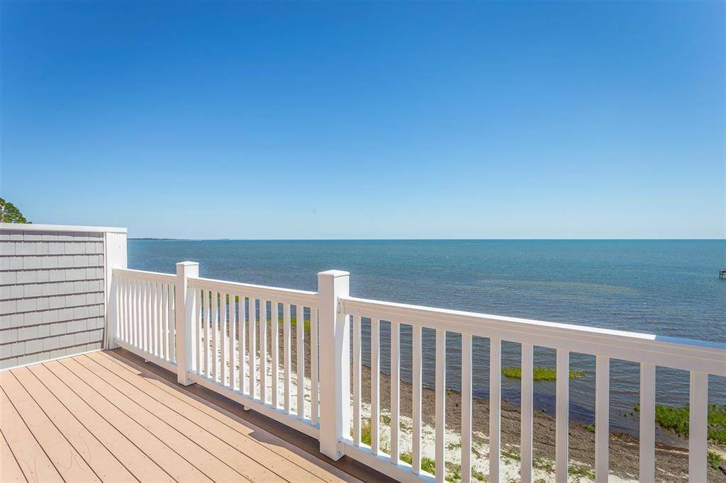 Carrabelle, FL 32322,3186 Highway 98 E #B4