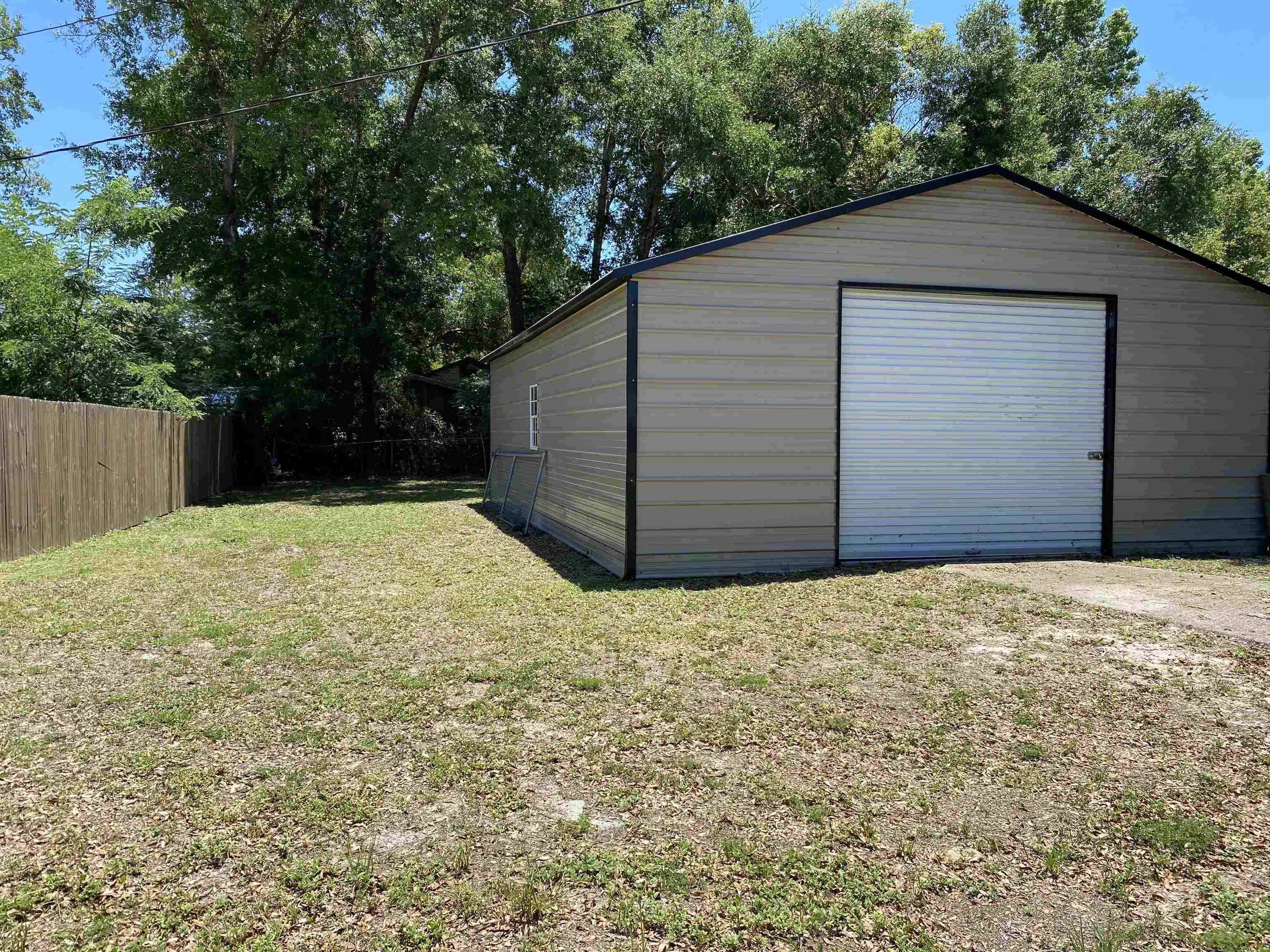 Carrabelle, FL 32322,406 NW 11th Street