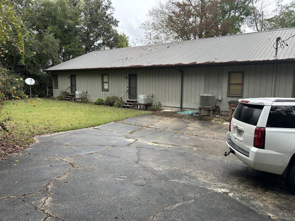 Wewahitchka, FL 32465,704 E Idlewood Dr Drive #1