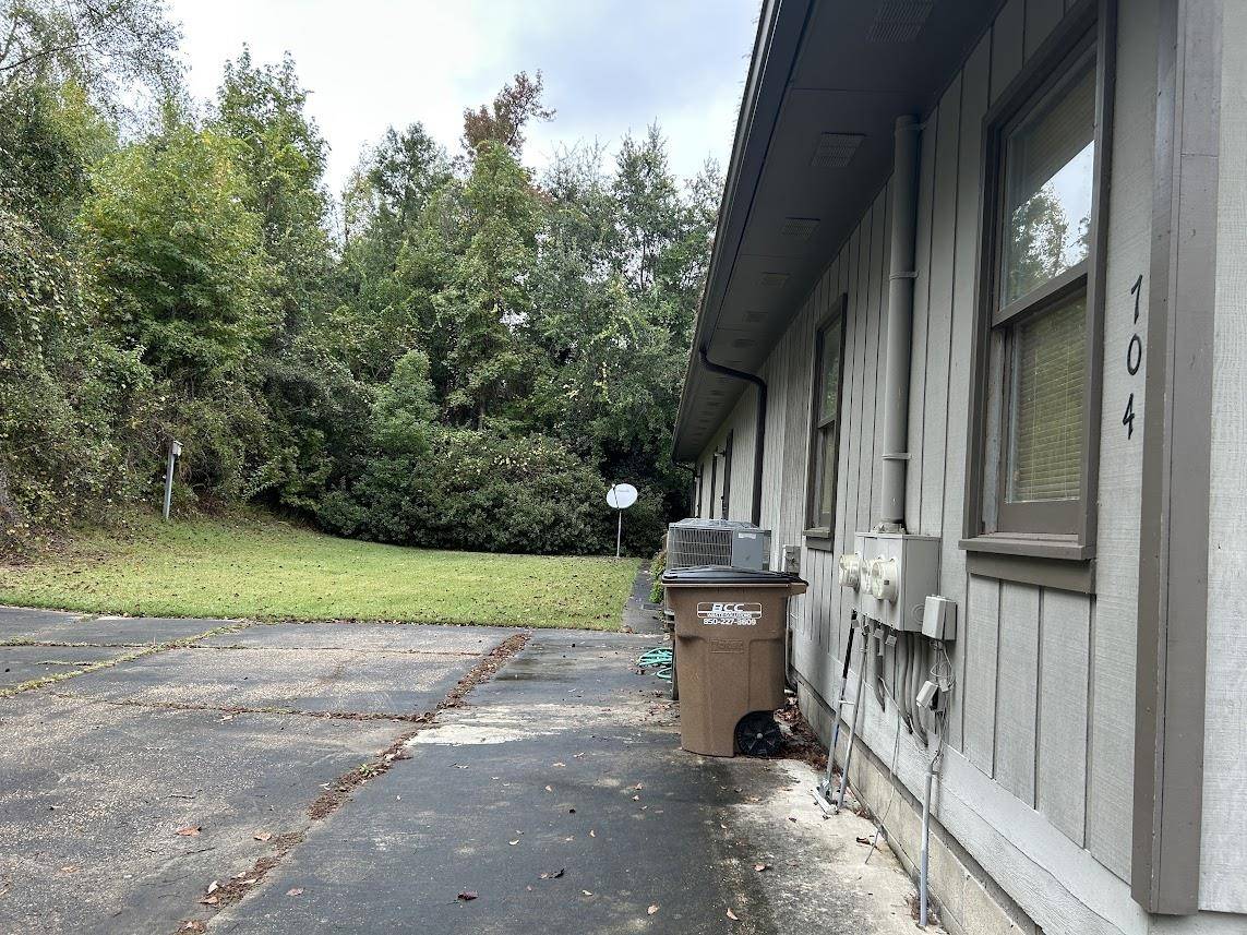 Wewahitchka, FL 32465,704 E Idlewood Dr Drive #1