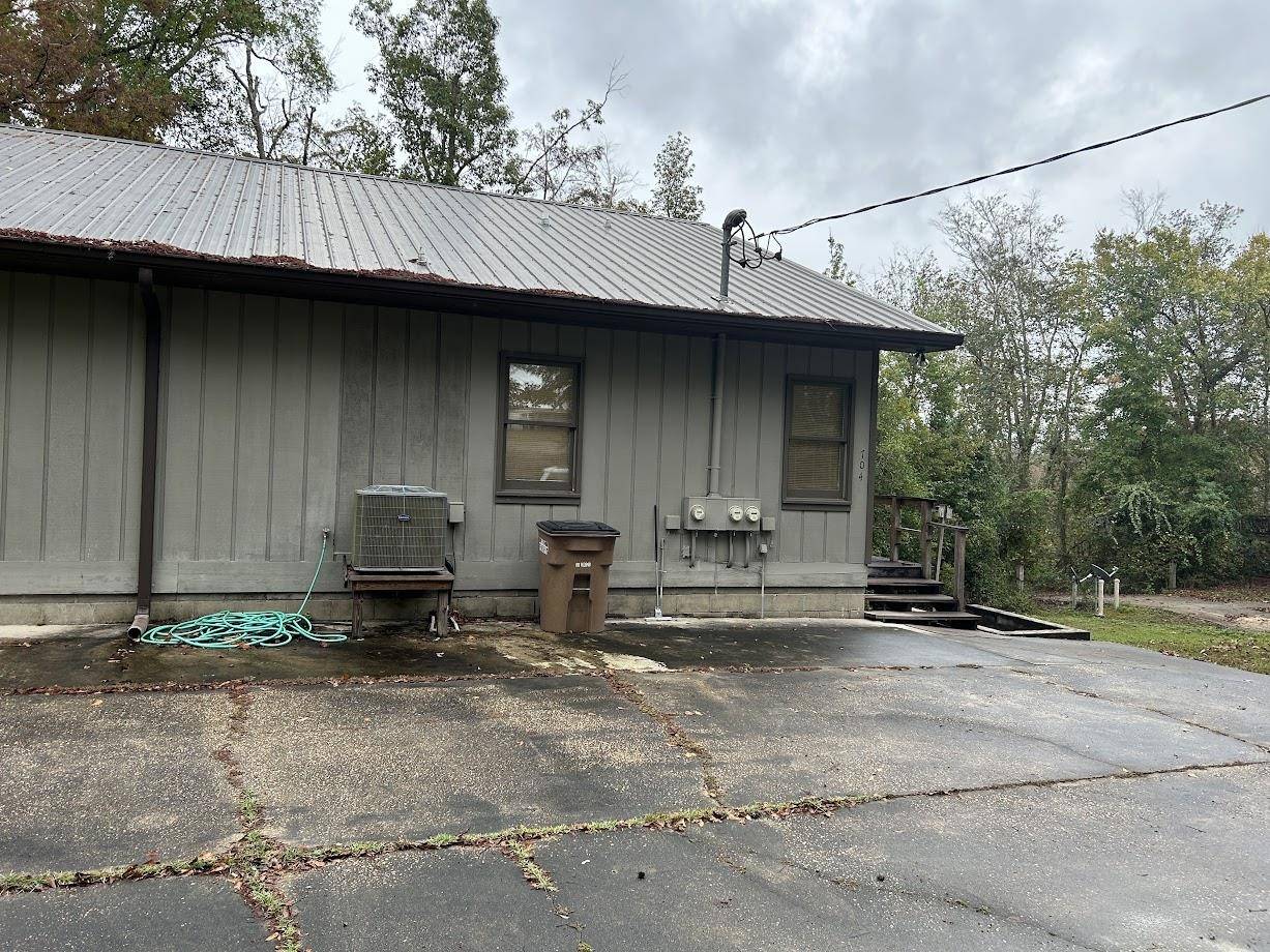 Wewahitchka, FL 32465,704 E Idlewood Dr Drive #1