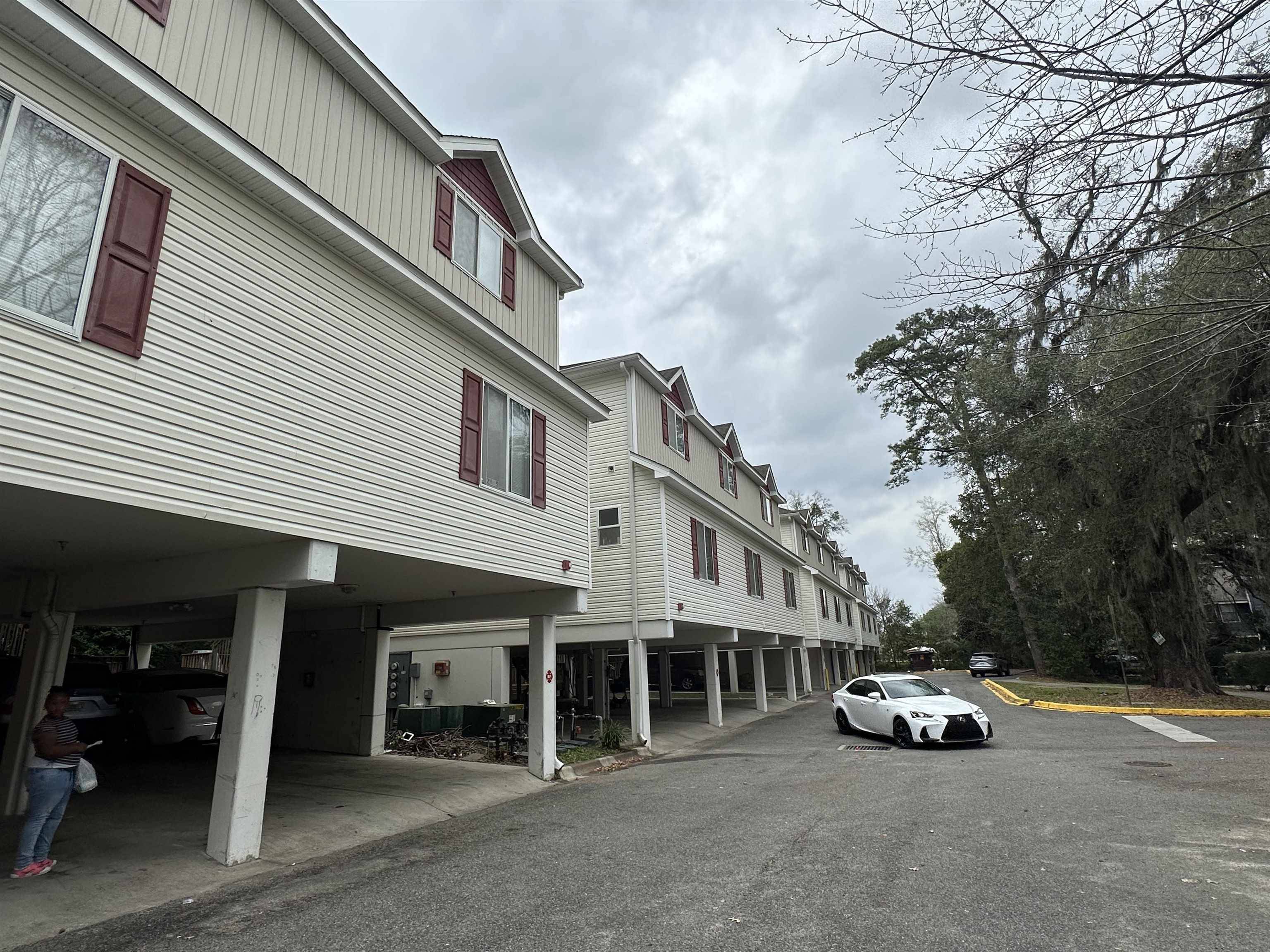 Tallahassee, FL 32304,2601 MCKEITHEN Court #1-17