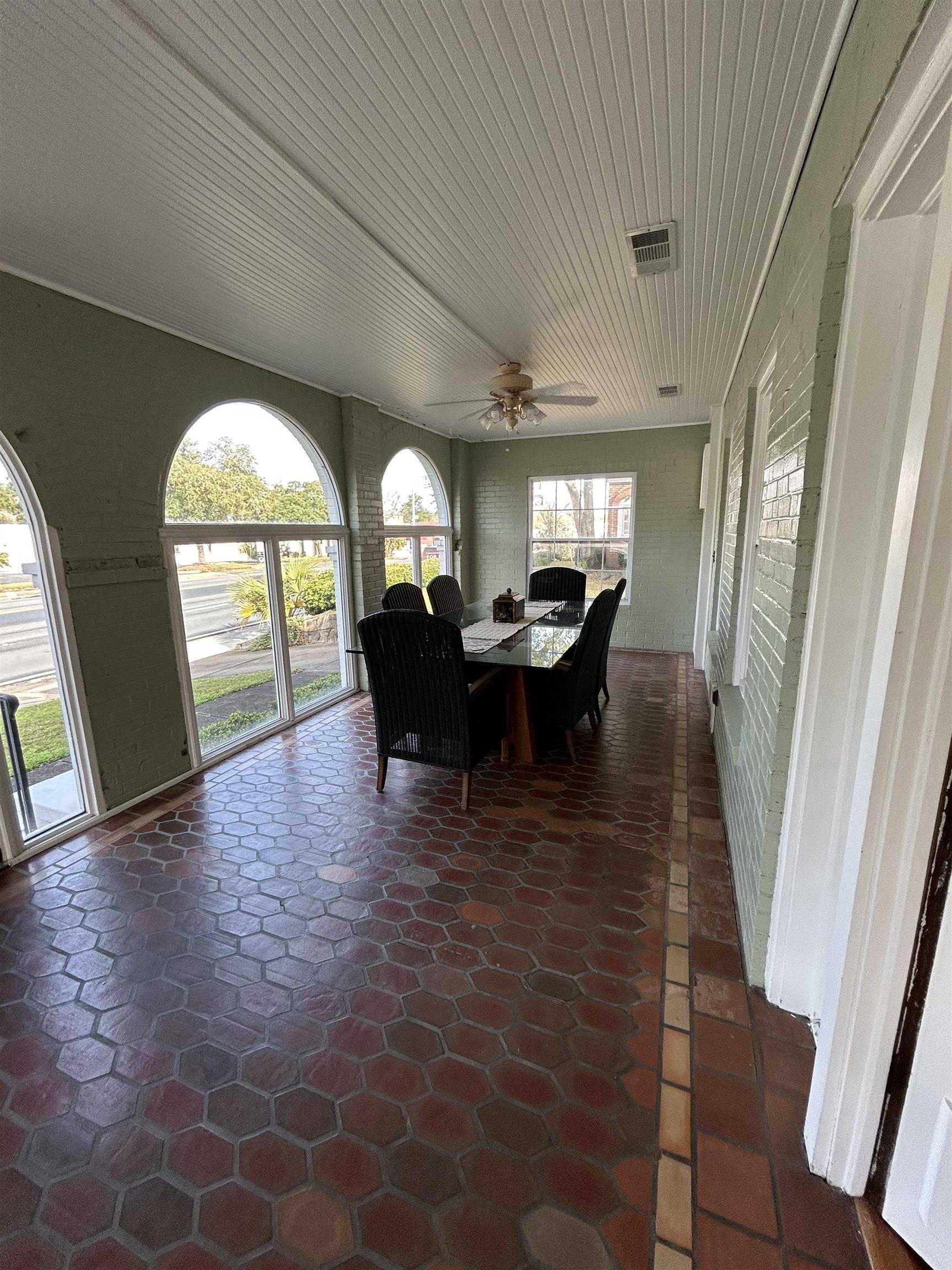 Tallahassee, FL 32303,917 N Monroe Street