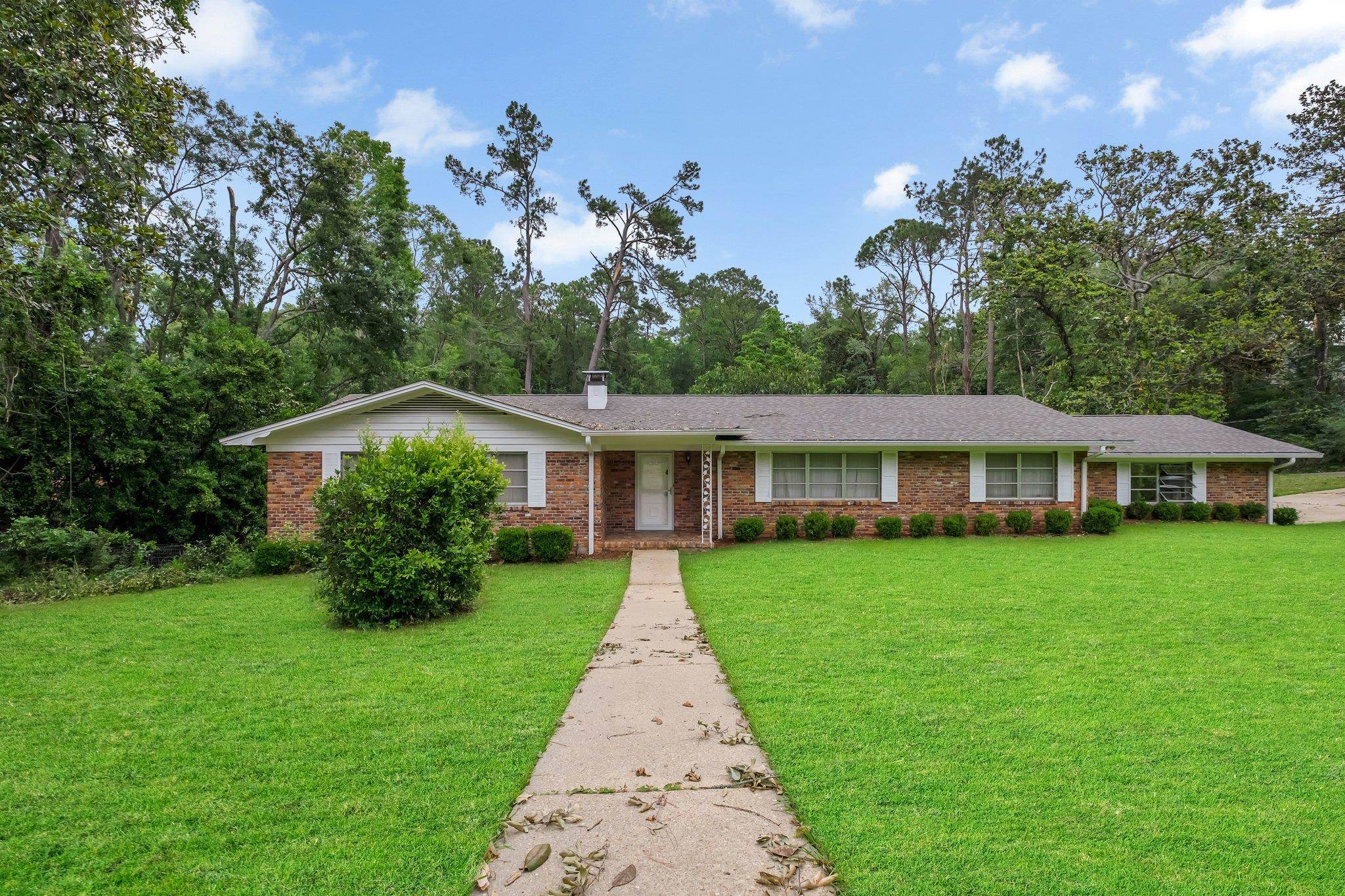 Tallahassee, FL 32301,938 Carlton Drive