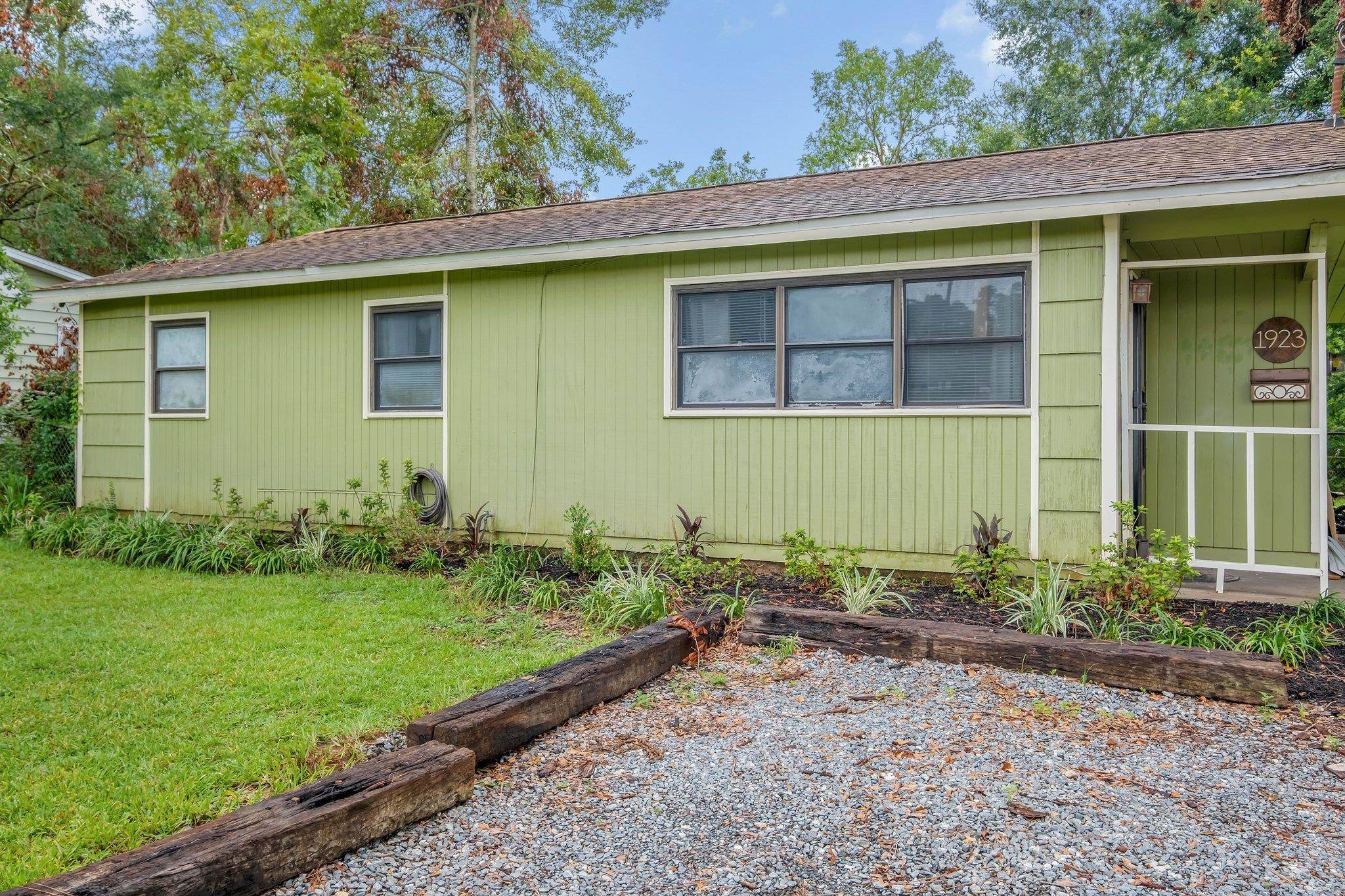 Tallahassee, FL 32304,1923 Jackson Bluff Road