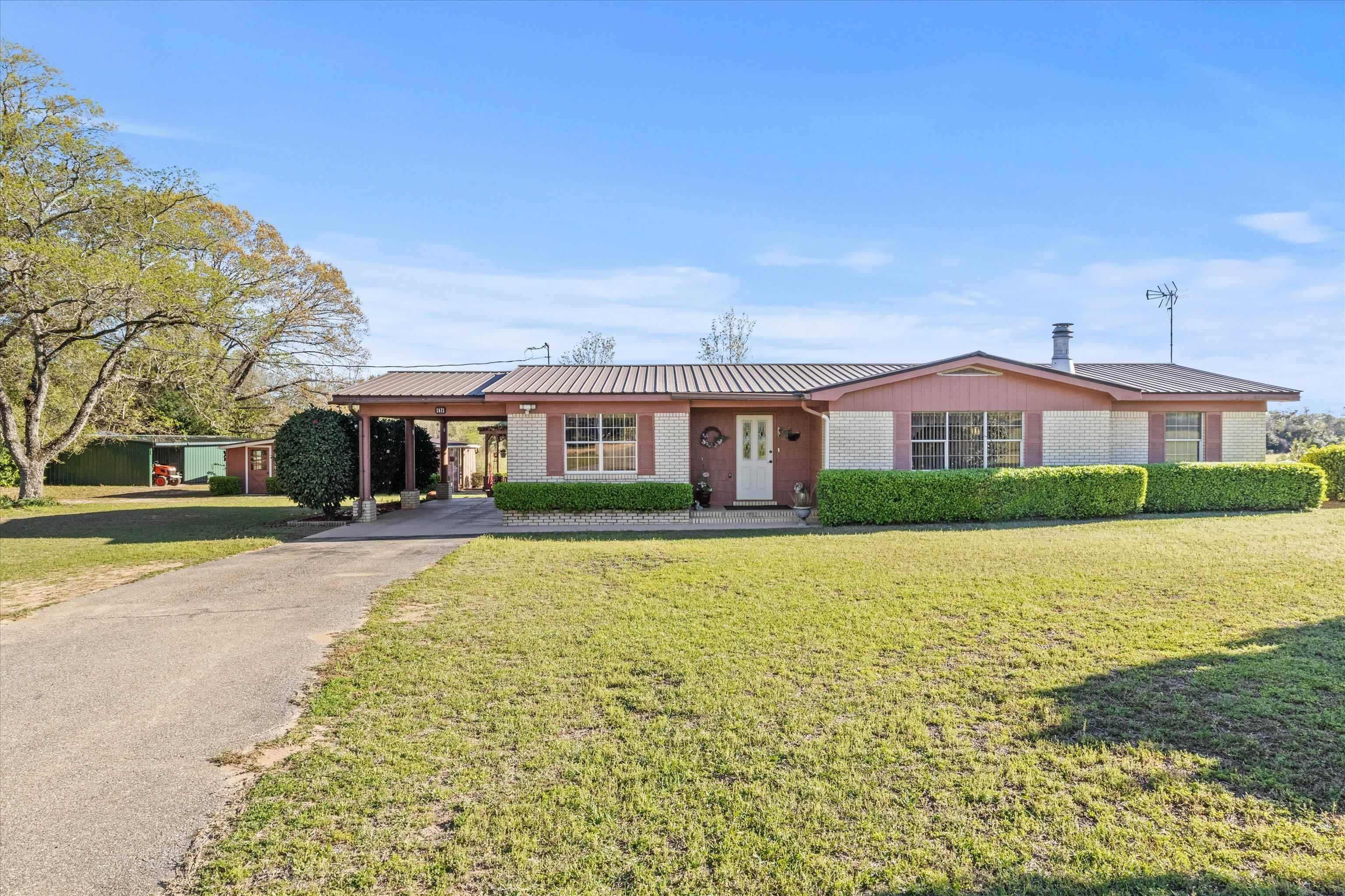 Grand Ridge, FL 32442,1671 Sand Basin Road