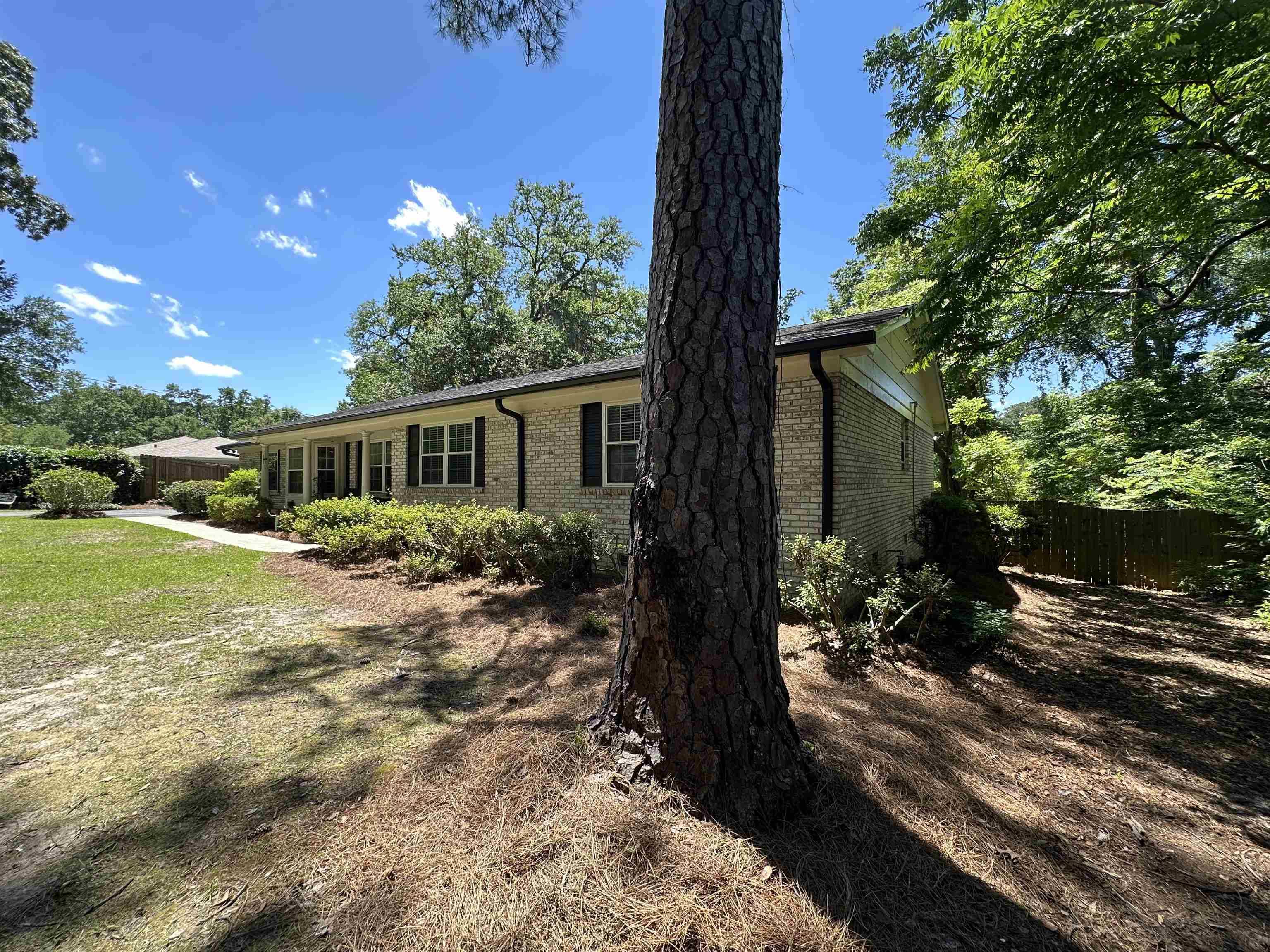 Tallahassee, FL 32312,3246 Robinhood Road