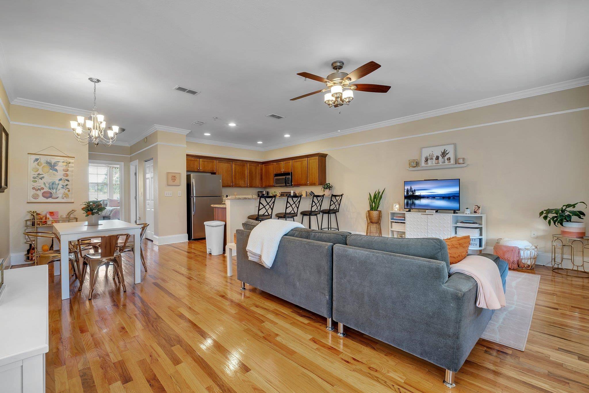 Tallahassee, FL 32301,415 Saint Francis Street #137