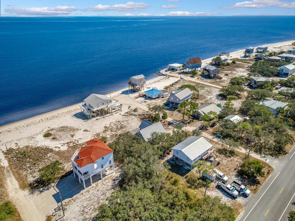 Alligator Point, FL 32348-5118,8 Bass Street