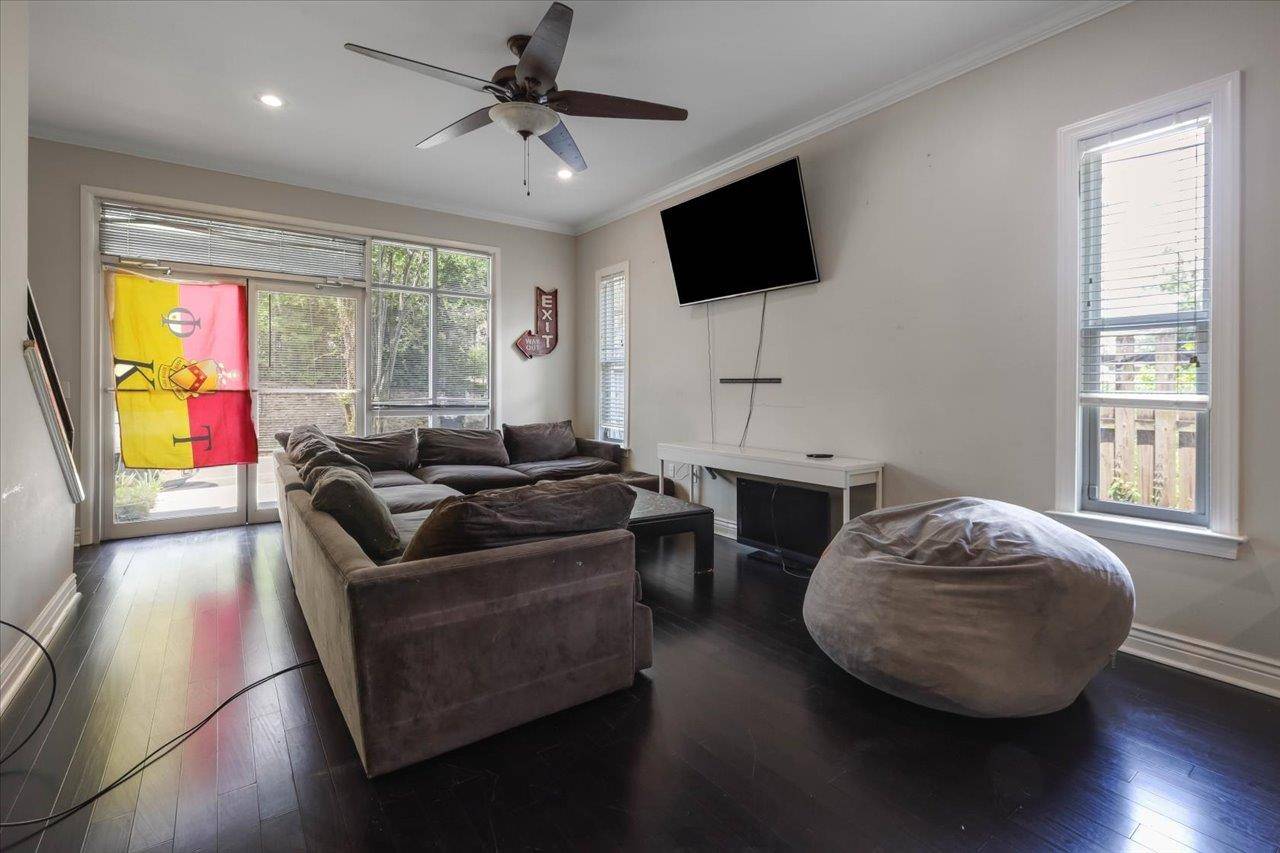 Tallahassee, FL 32301,449 Saint Francis Street #1