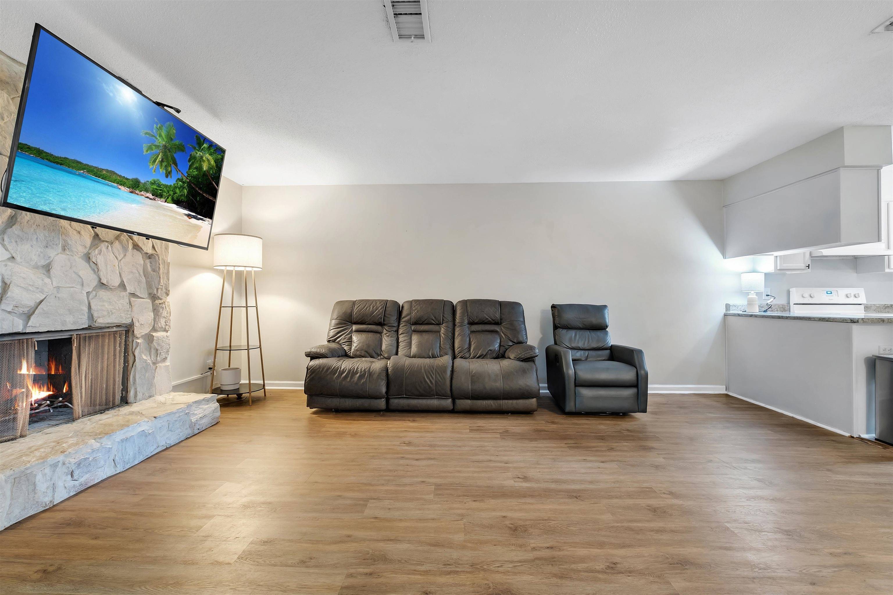 Tallahassee, FL 32301,1200 Cross Creek Way #4