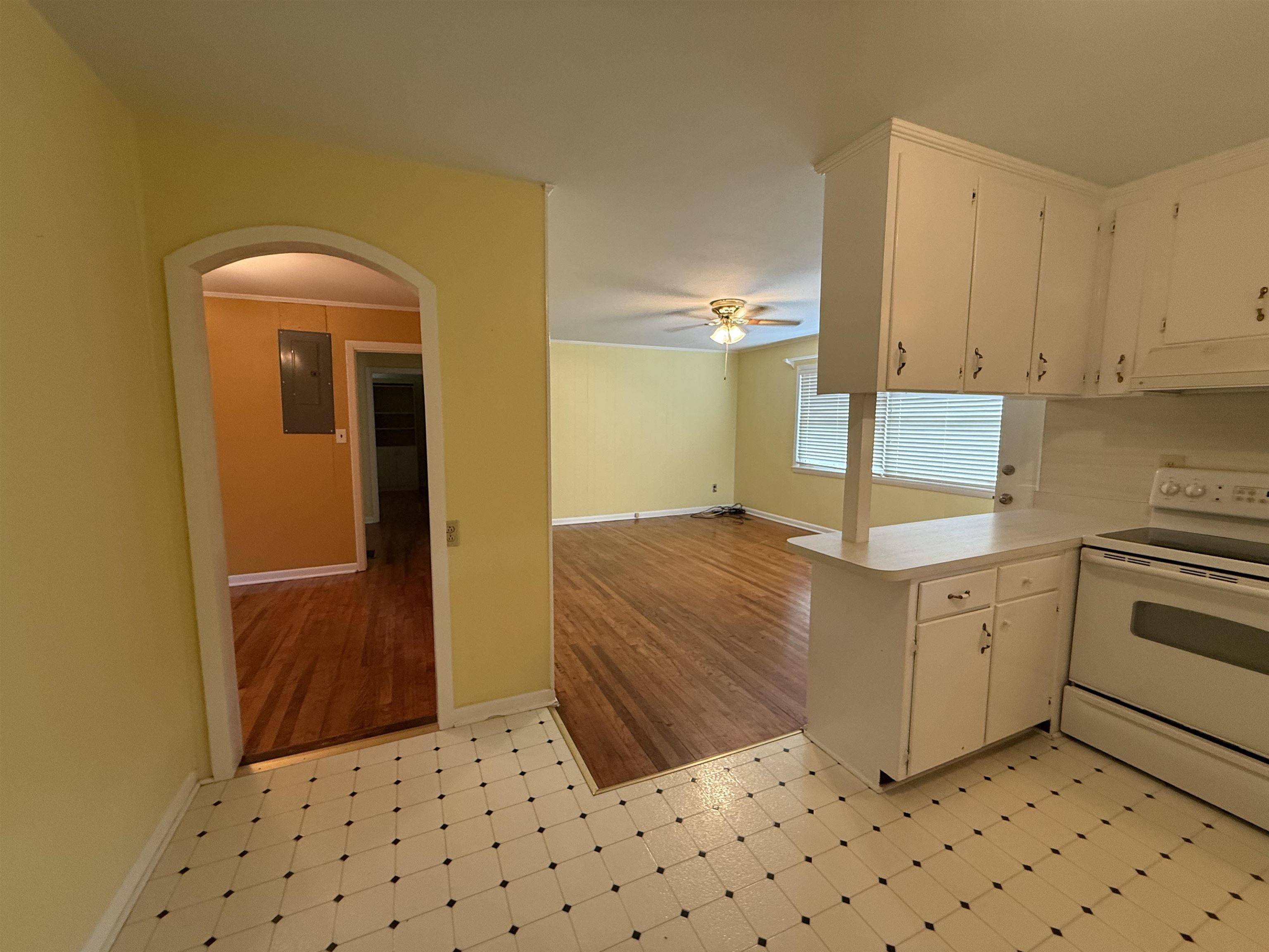 Crawfordville, FL 32327,8 Cottonwood Street