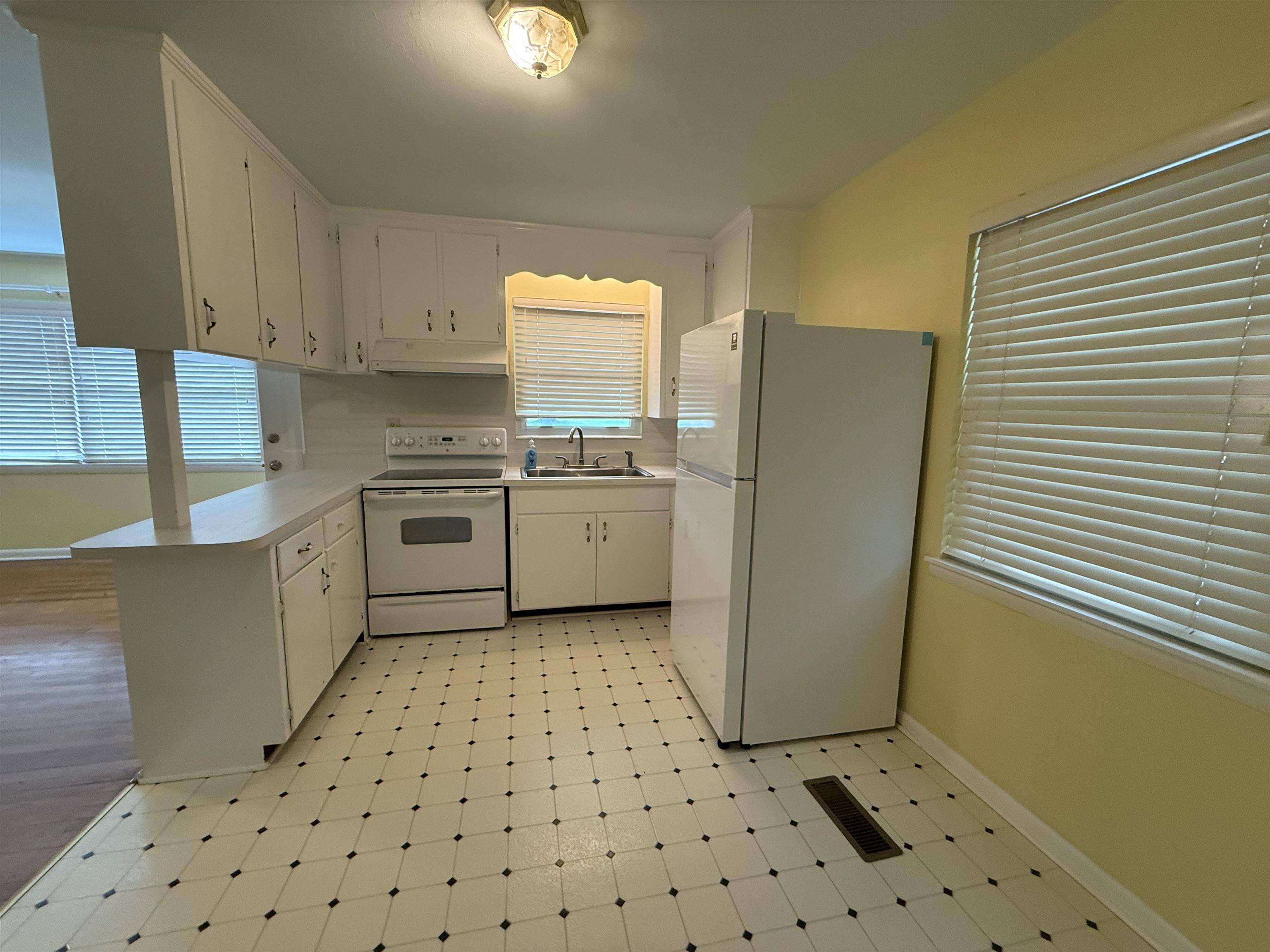 Crawfordville, FL 32327,8 Cottonwood Street