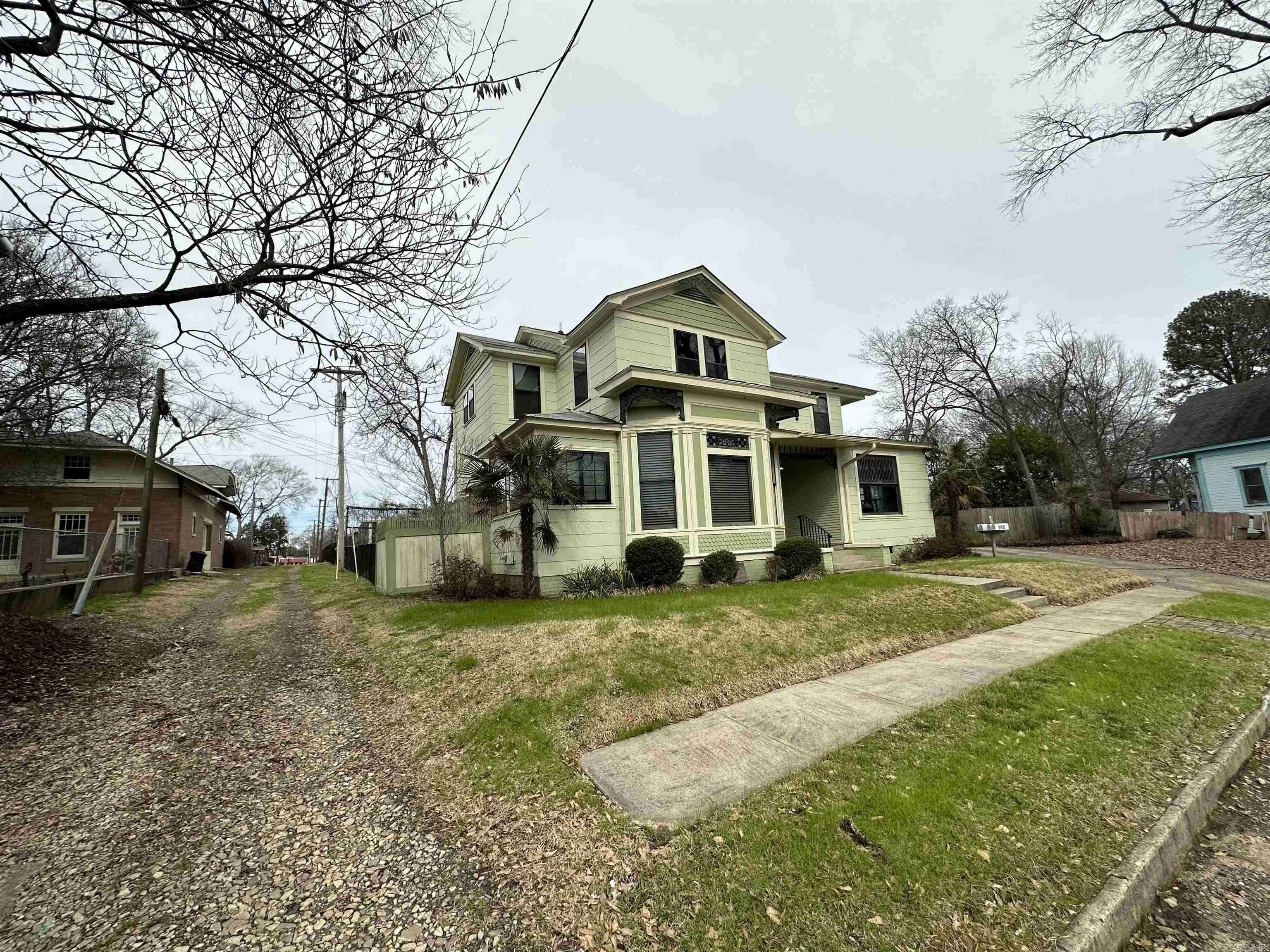 Texarkana, AR 71854,915 E 5th1000