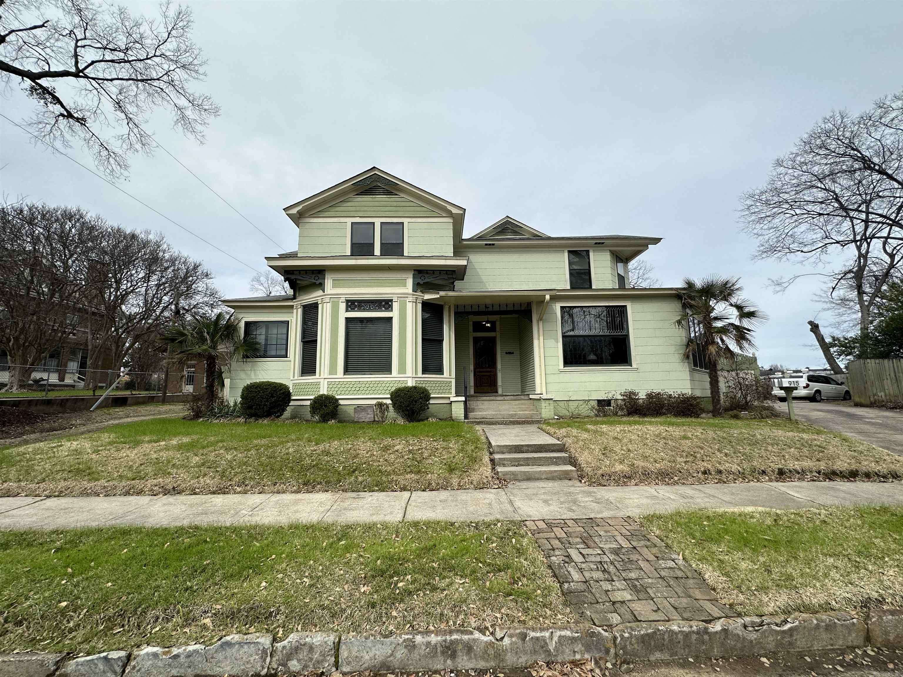Texarkana, AR 71854,915 E 5th1000