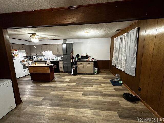 Batesville, AR 72501,1360-80 N Heights Avenue
