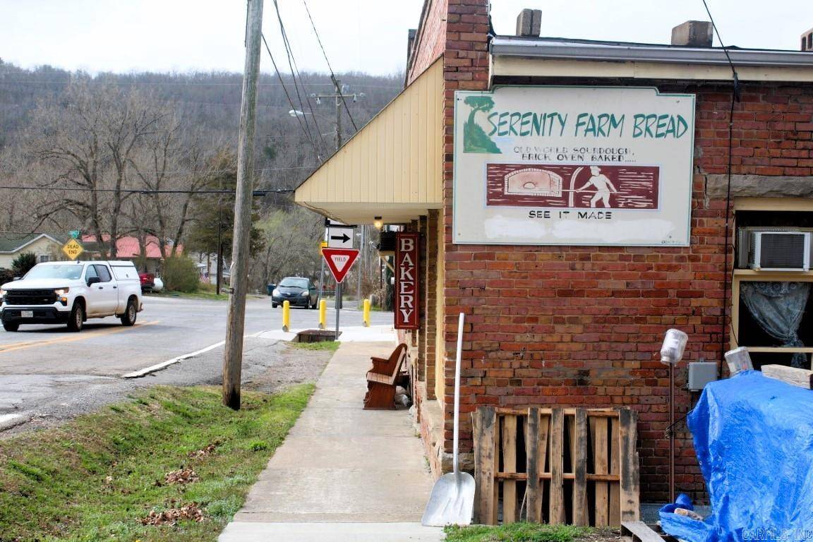 Leslie, AR 72645,423 Main Street