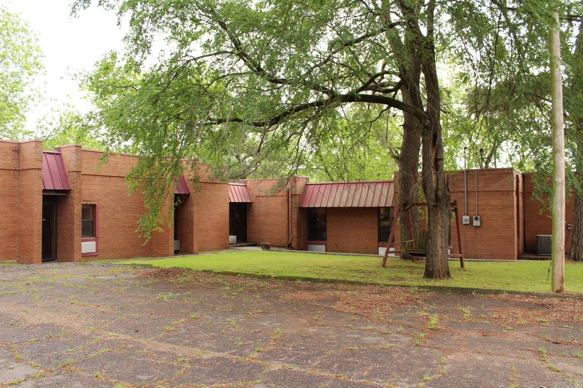 Nashville, AR 71852,625 N Main Street
