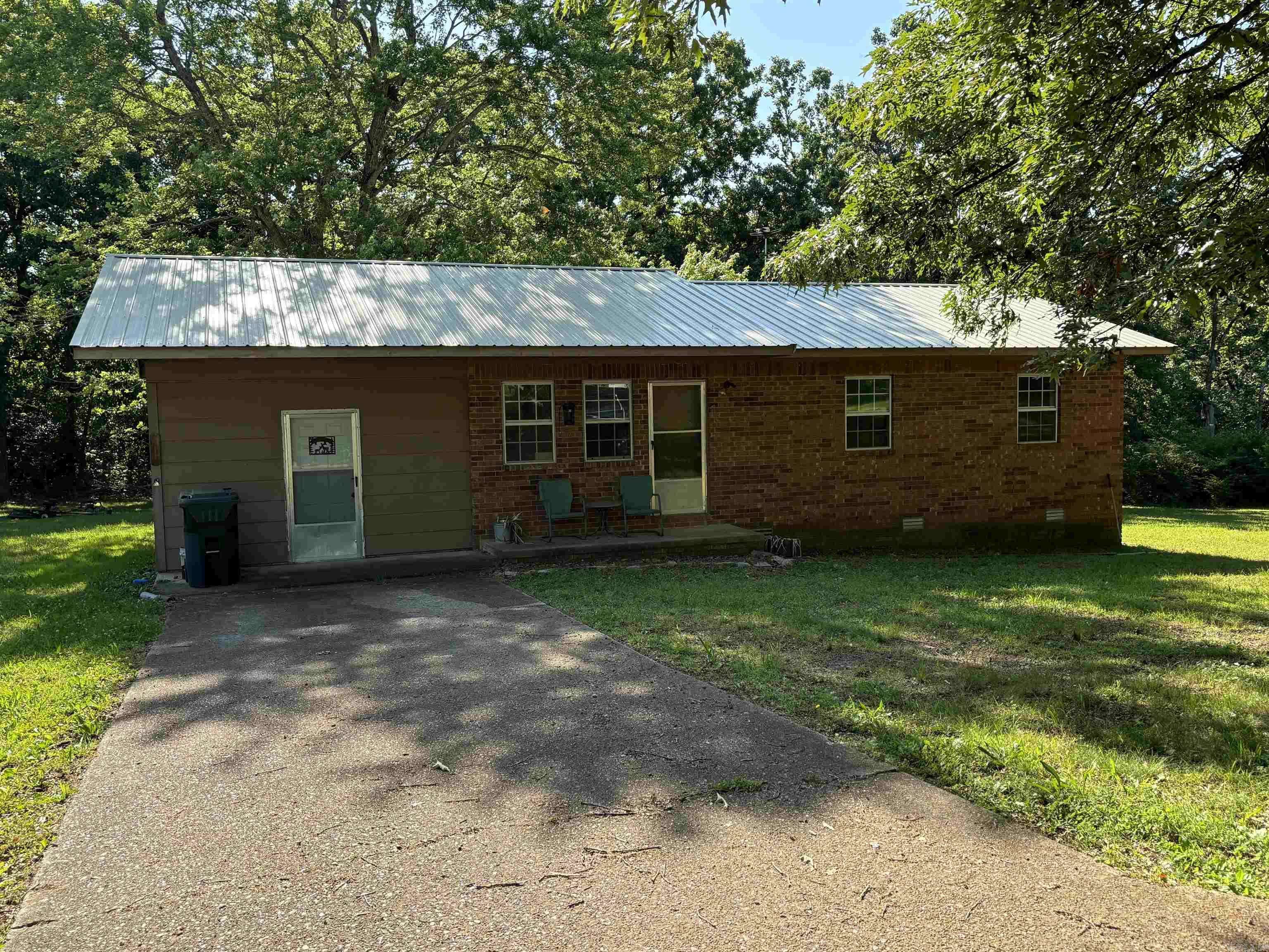 Ash Flat, AR 72513,142 Sara Circle