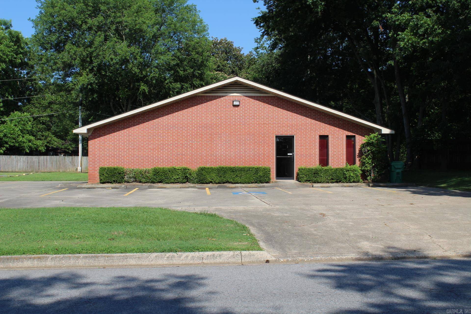 Nashville, AR 71852,527 N Main Street