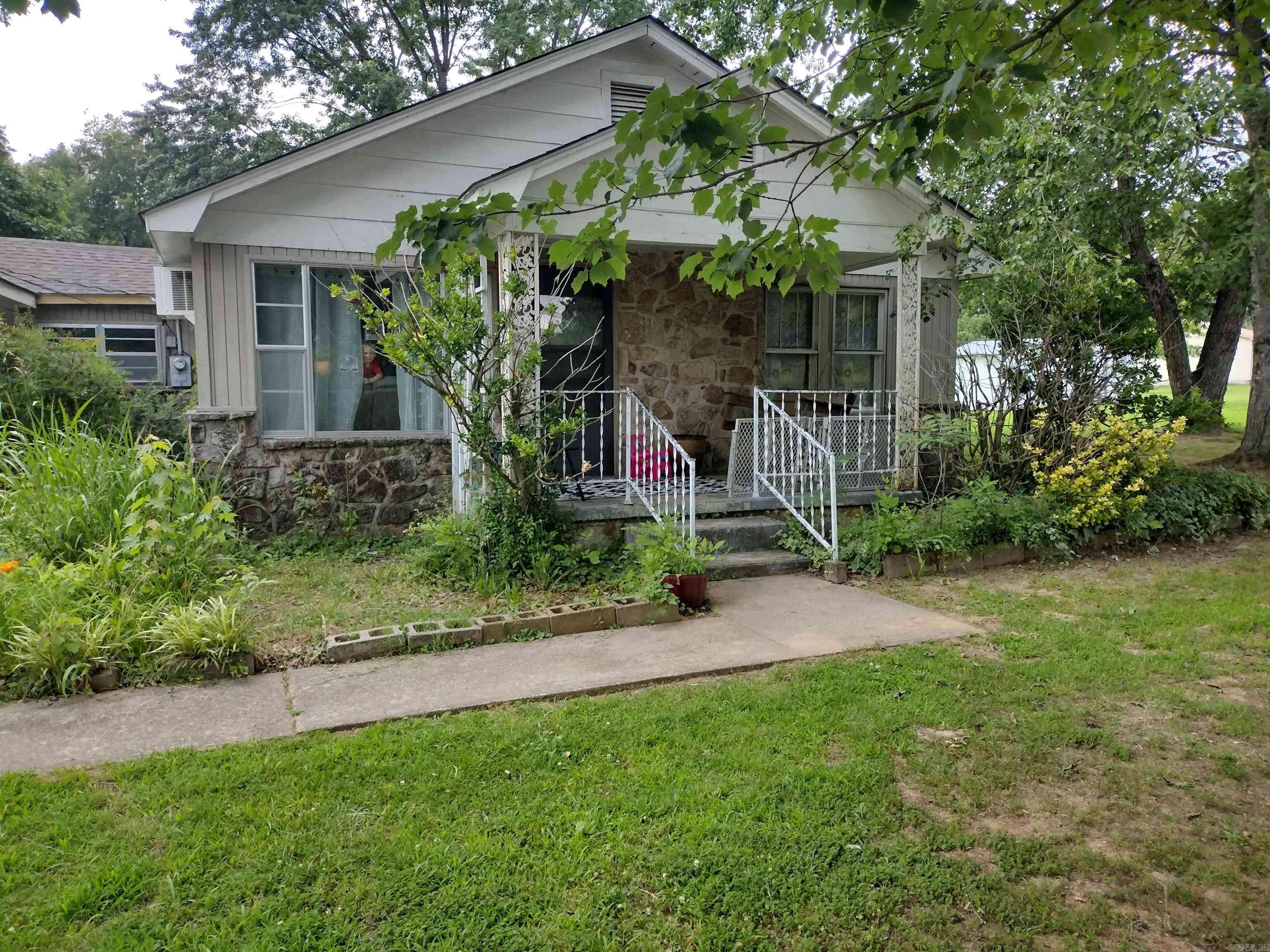 Mountain View, AR 72560,706 Gaylor St