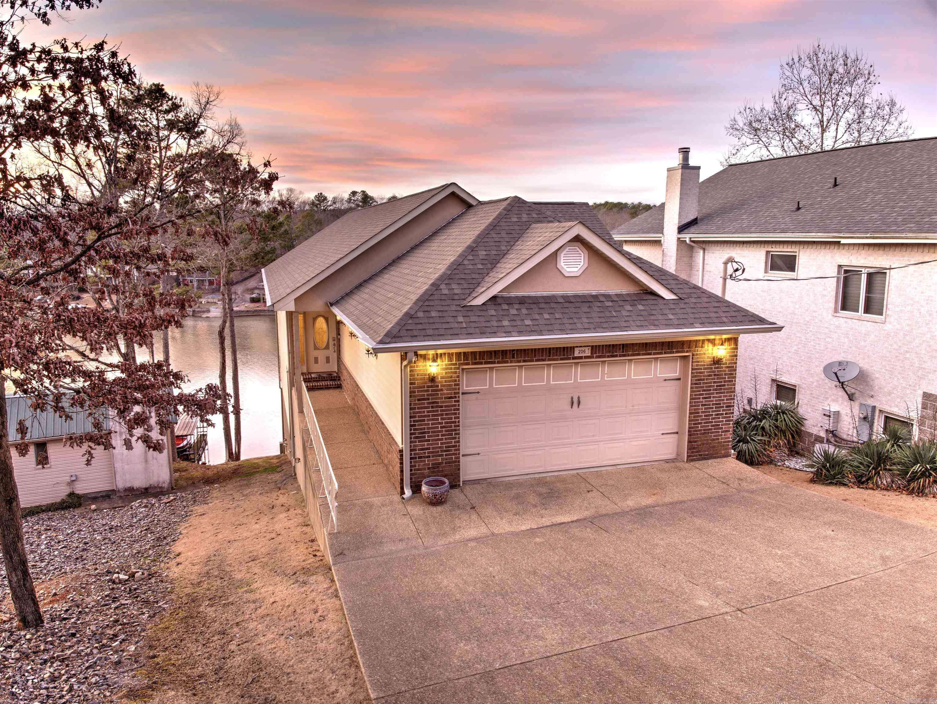 Hot Springs, AR 71913,206 Houston