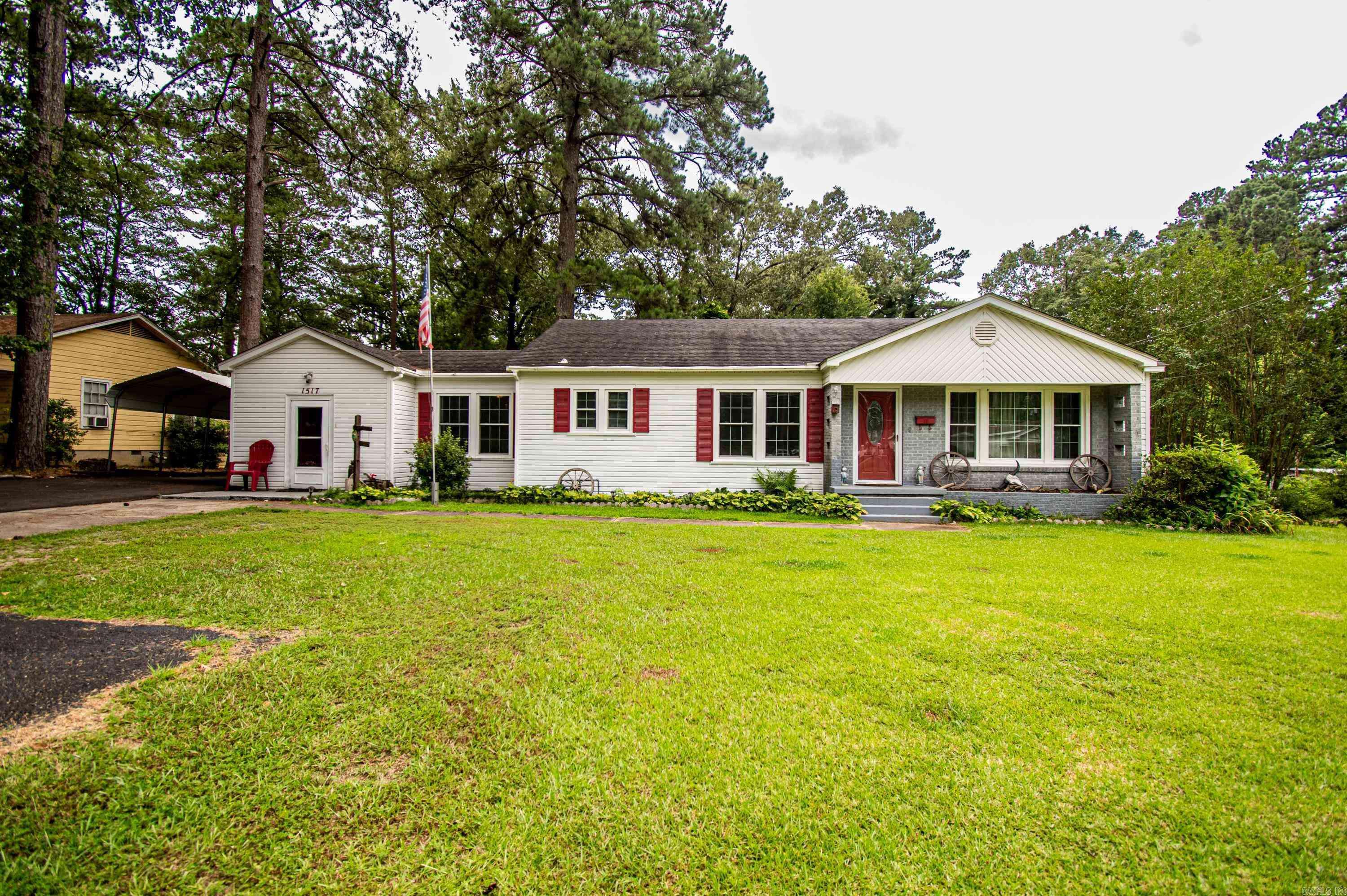 Camden, AR 71701,1517 W Washington Street