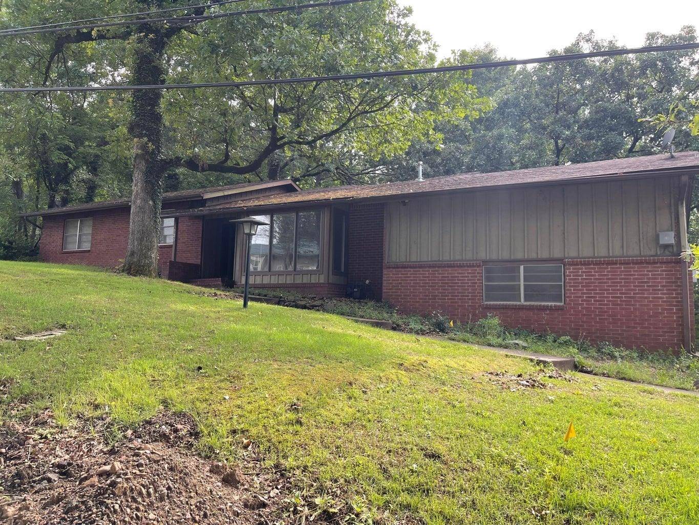 Clarksville, AR 72830,725 N Montgomery Street