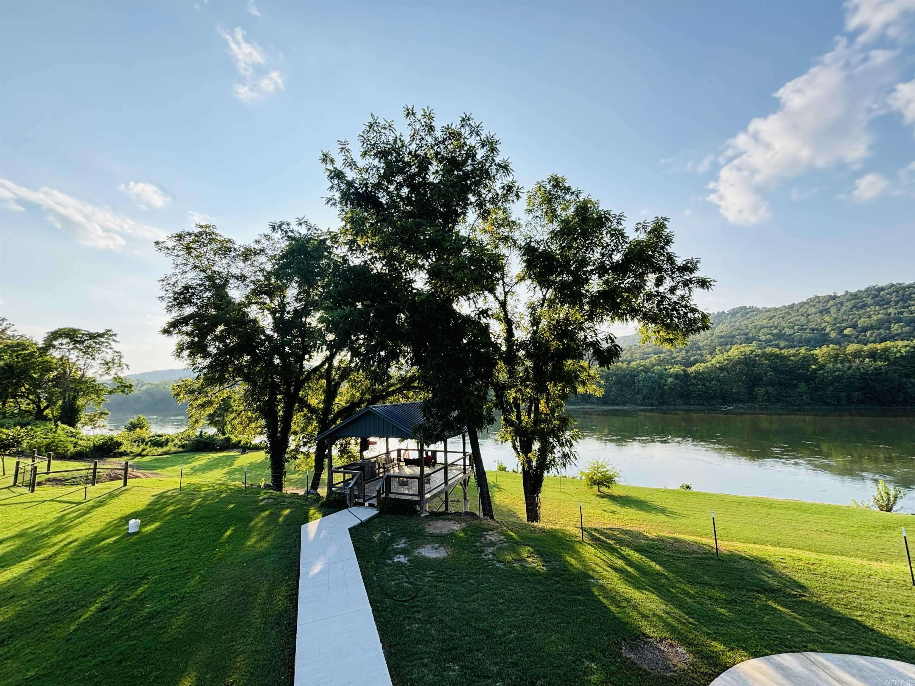 Mountain View, AR 72560,269 River Valley Road