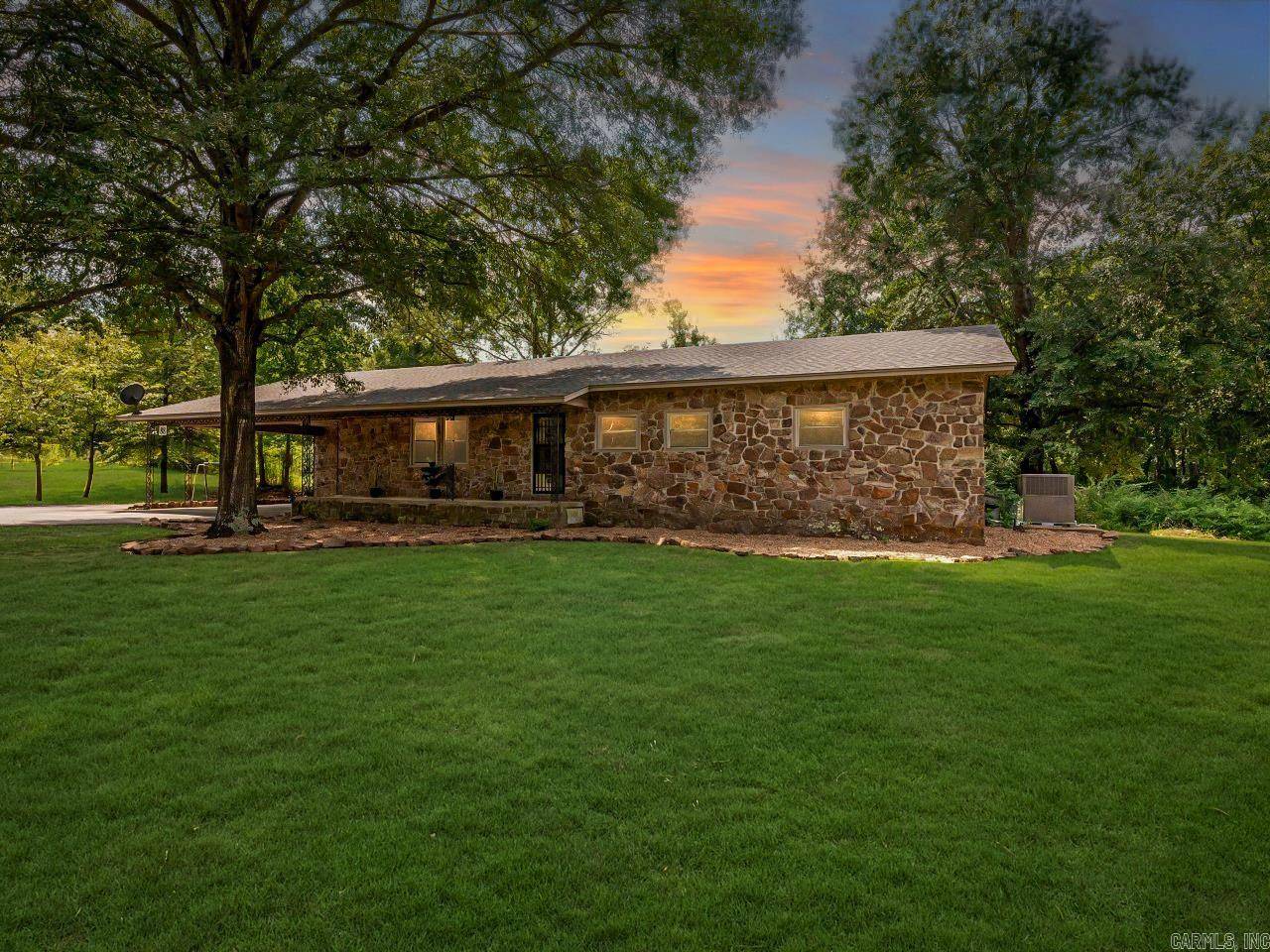 Wooster, AR 72181,88 Patton Rd