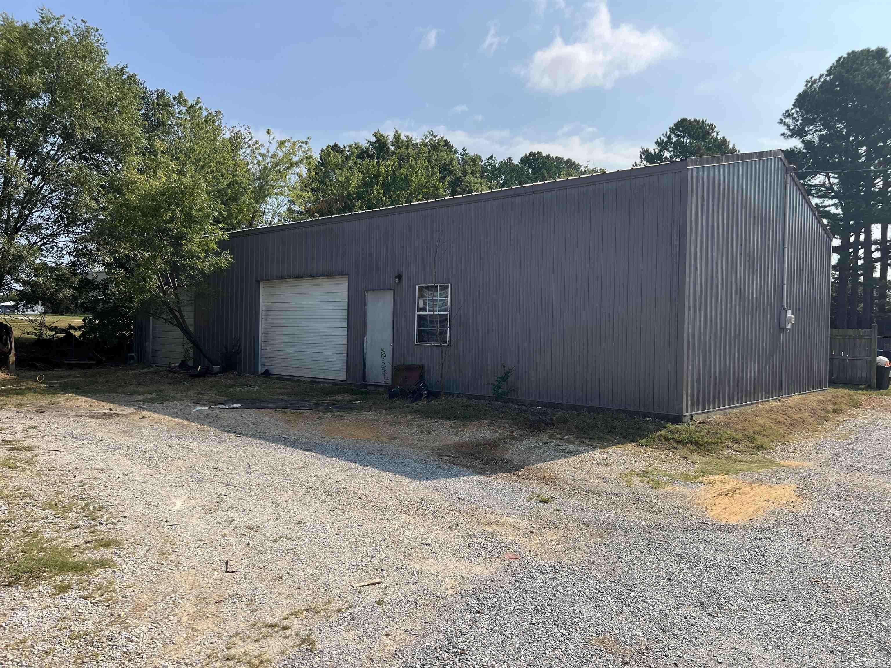 Mountain View, AR 72560,105 N Bayou Drive