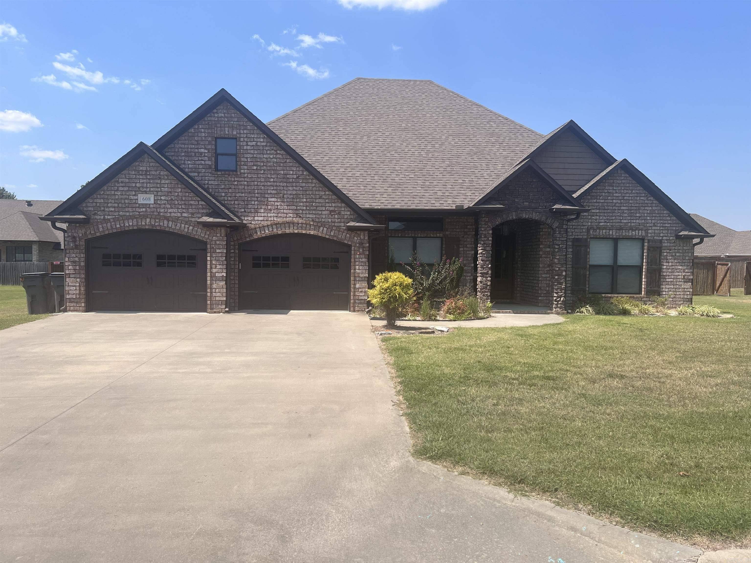 Paragould, AR 72450,608 S 37TH Street