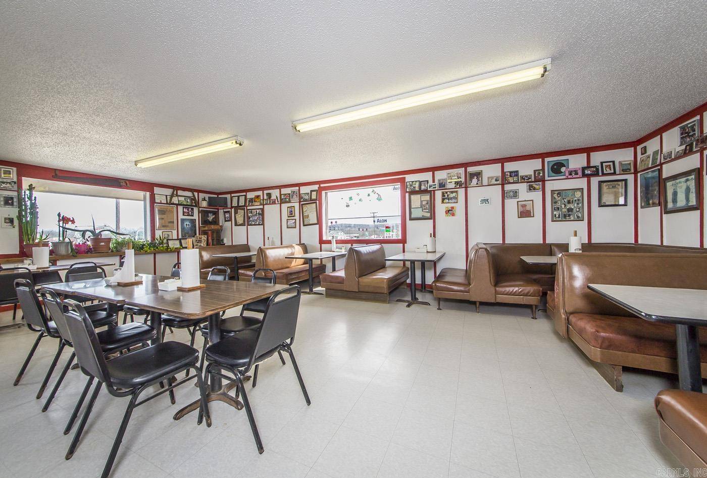 Clinton, AR 72031,4736 Hwy 65 S